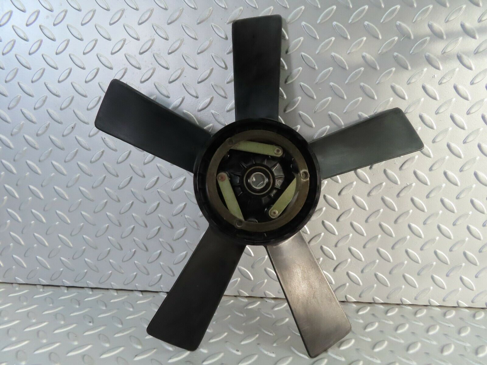 7568 Mercedes-Benz S123 230TE Wagon Engine Cooling Fan 1022050306