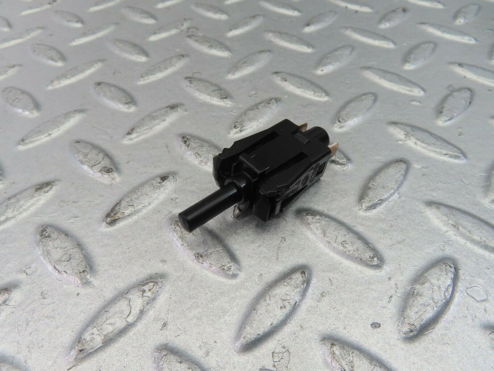 10402 Mercedes-Benz W201 190E Door Contact Switch 0015458714