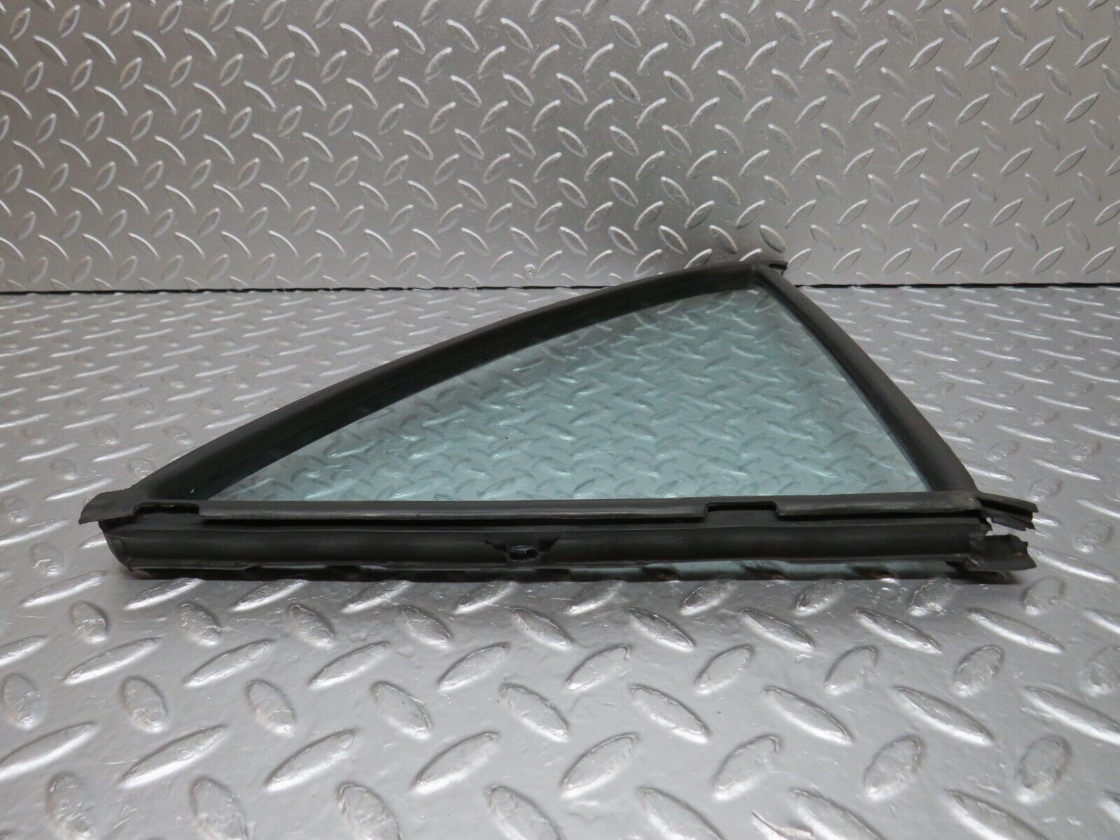0626 Mercedes-Benz W123 230E Right Rear Door Quarter Glass 1237350224