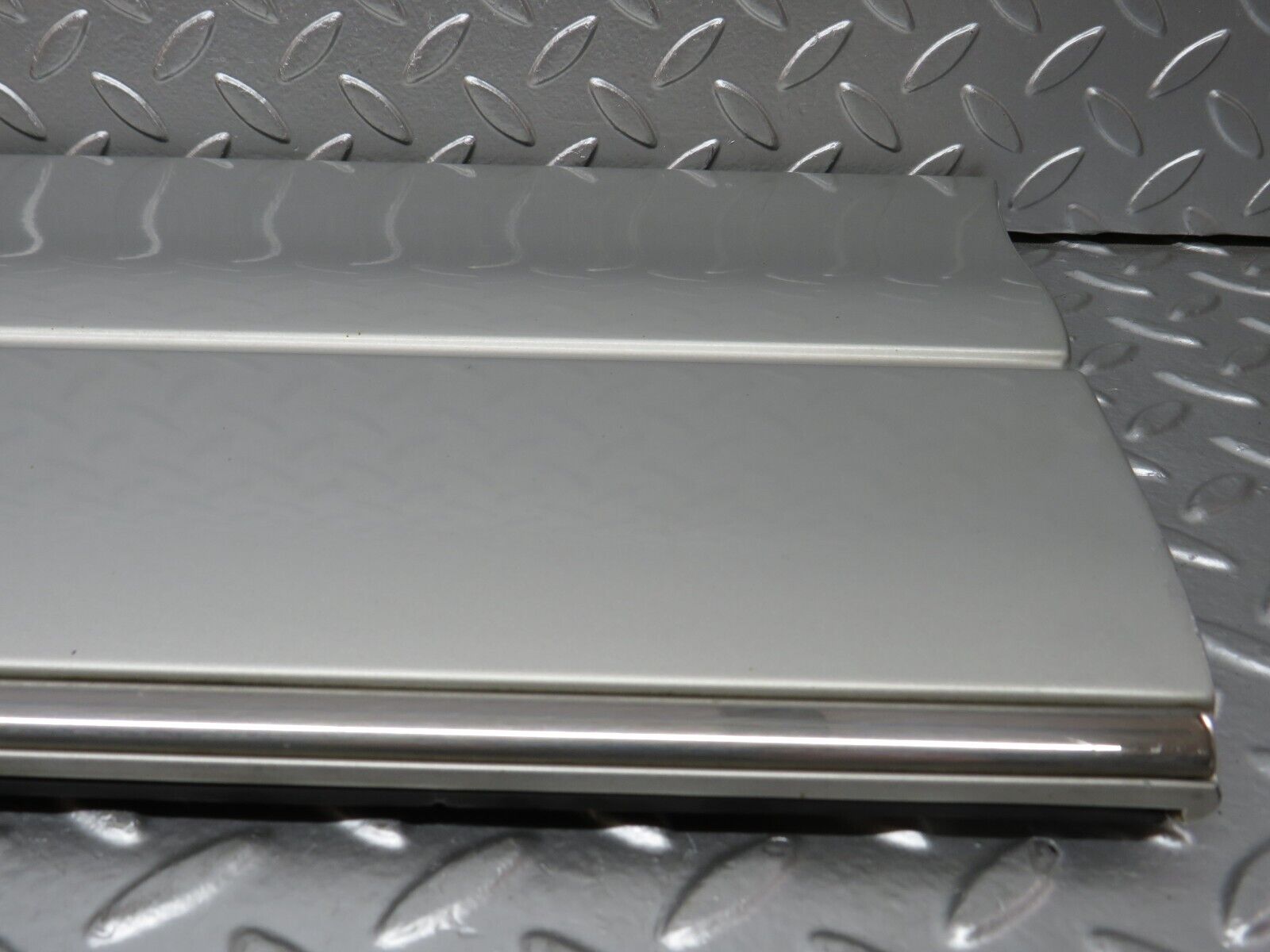 24807 Mercedes-Benz W140 S320 Front Right Door Lower Trim 1406907240