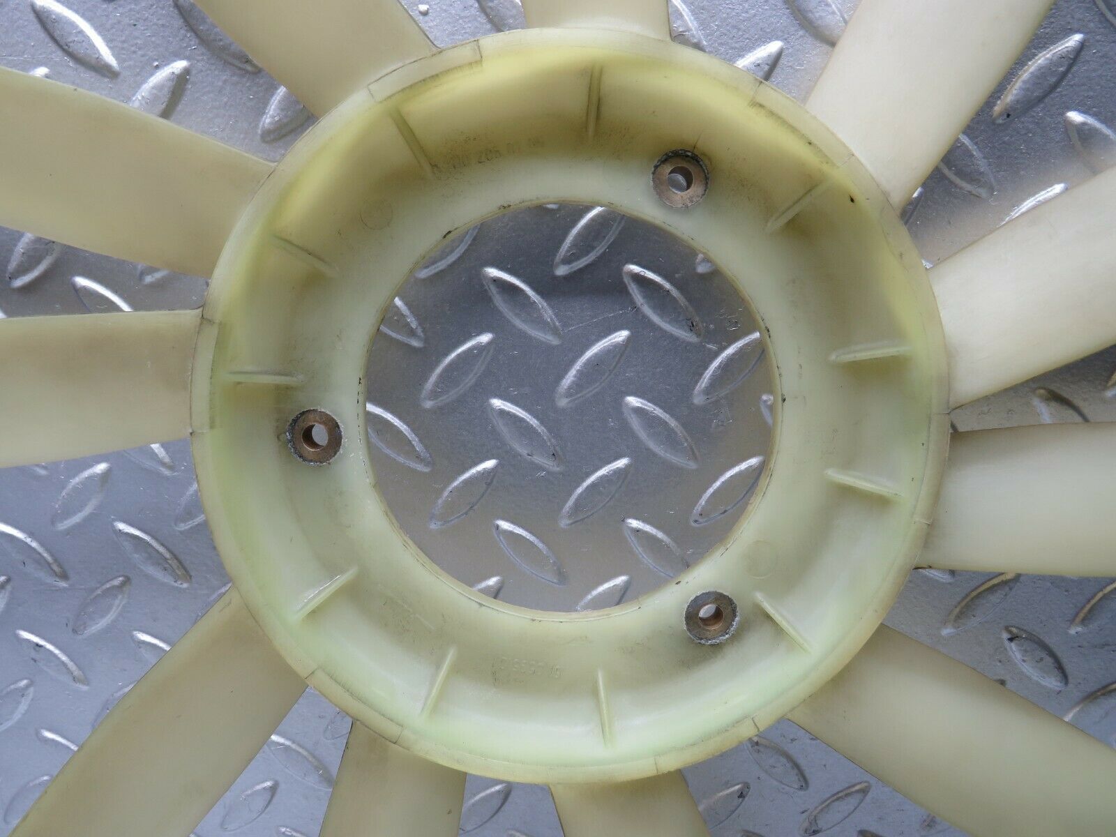 22136 Mercedes-Benz S123 280TE Wagon Engine Cooling Fan 1102050106