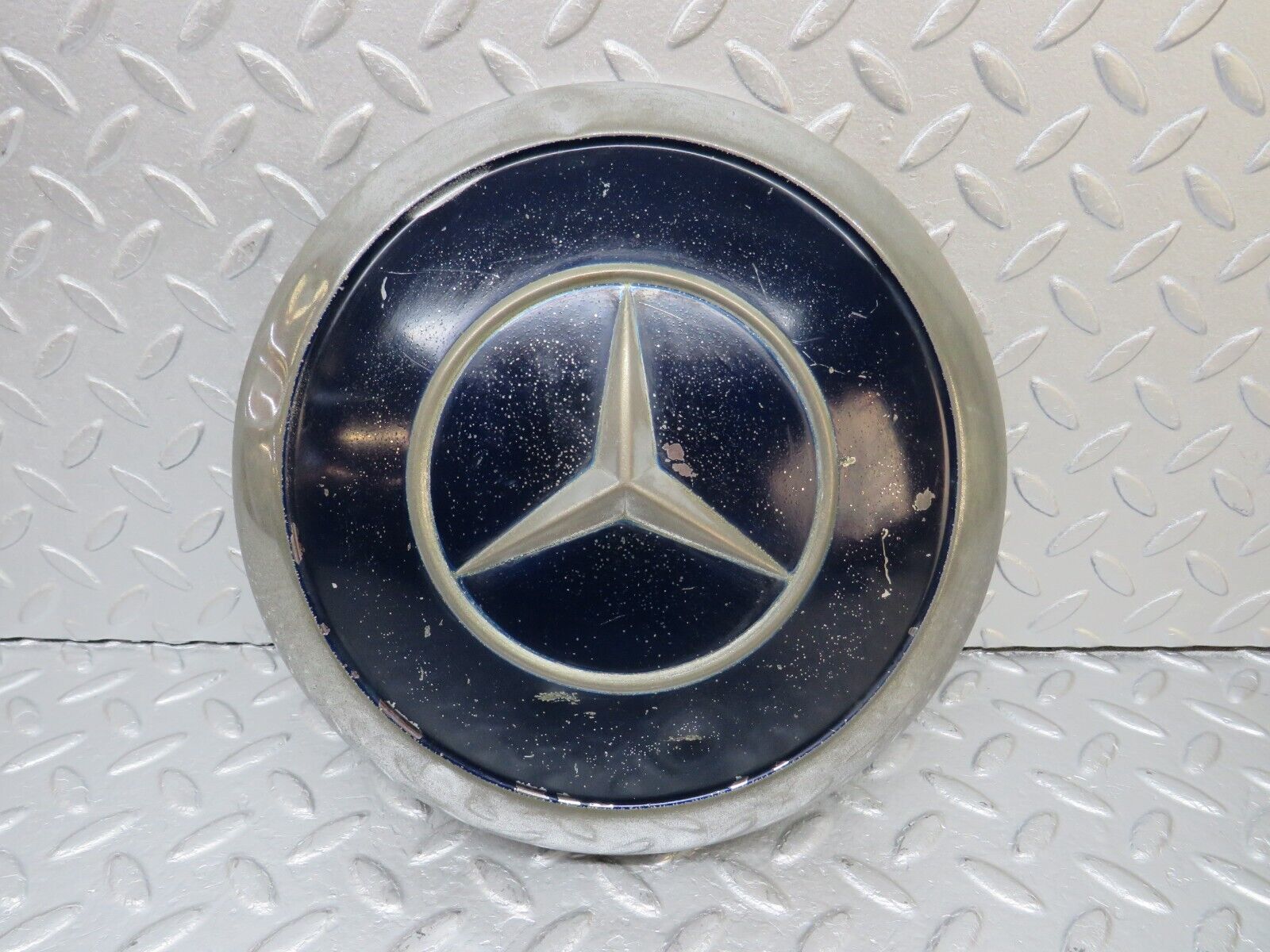 40351 Mercedes-Benz W110 230 Chrome Wheel Hub Cap