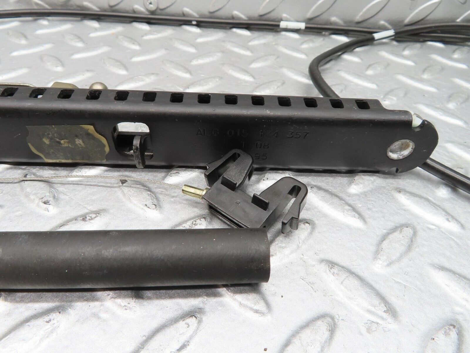 15041 Mercedes-Benz W140 S320 Rear Right Head Rest Folding Mechanism Cable