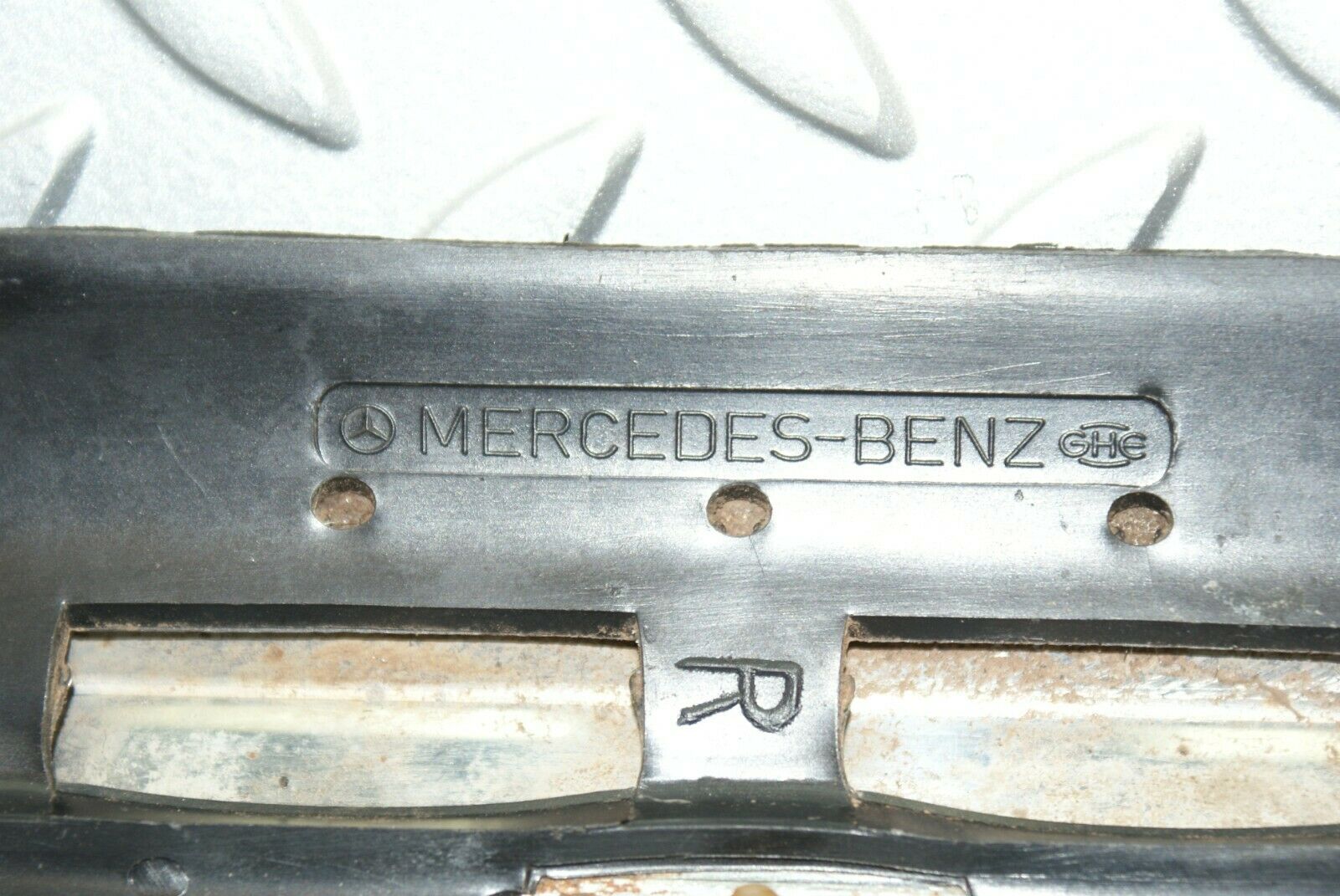 2833 Mercedes-Benz C123 280CE Coupe Front Right Fender Wing Lower Trim