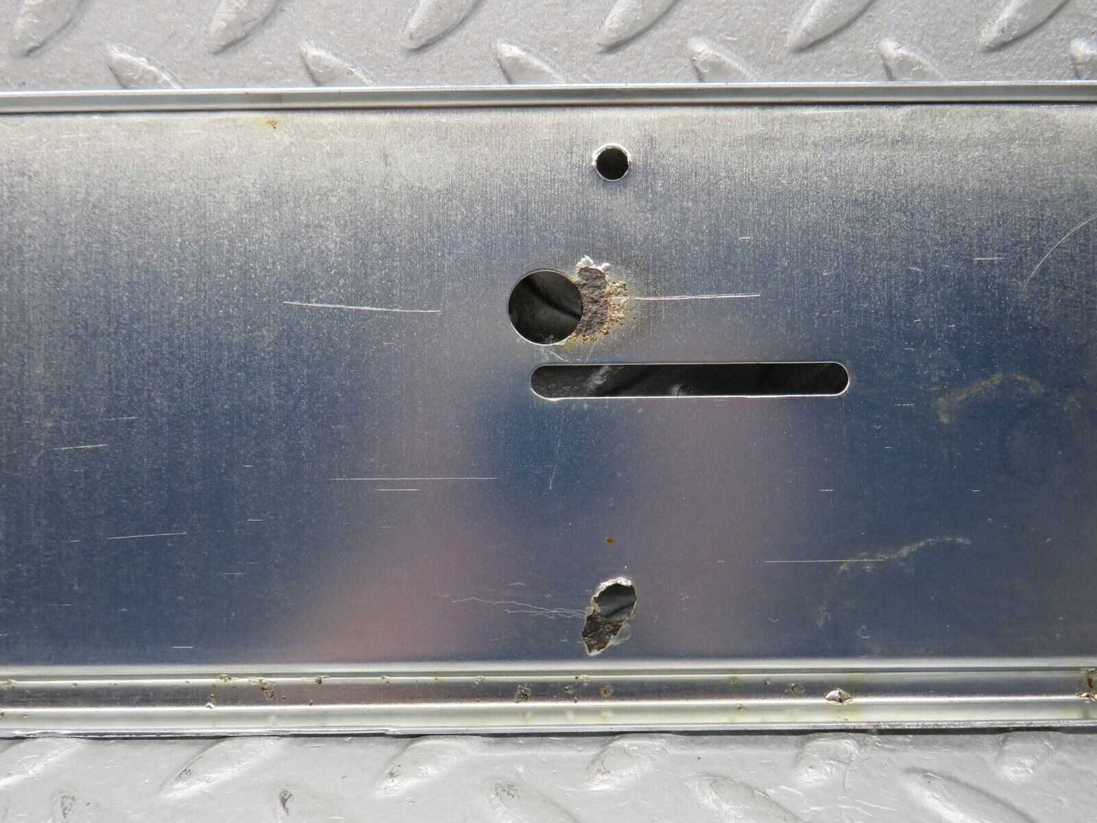 38162 Mercedes-Benz A124 320E Cabriolet Rear number Plate Holder