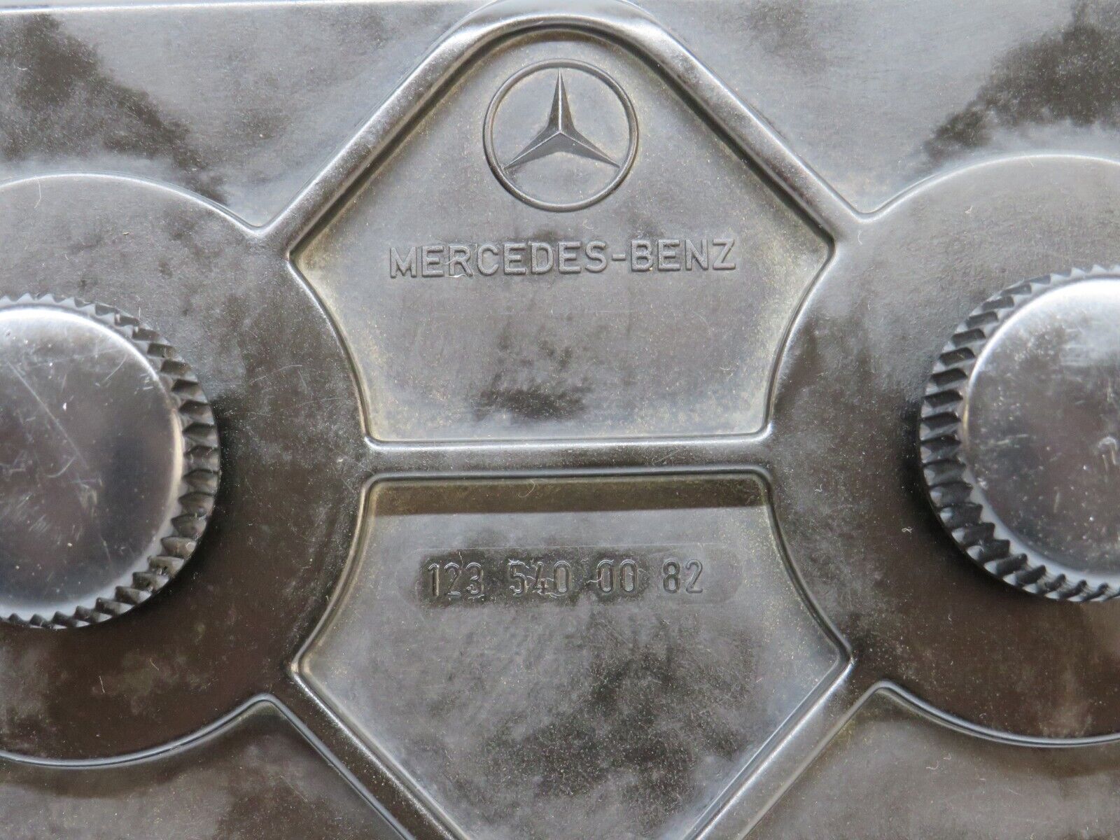 40572 Mercedes-Benz W123 300D Fuse Box Cover Lid 1235400082