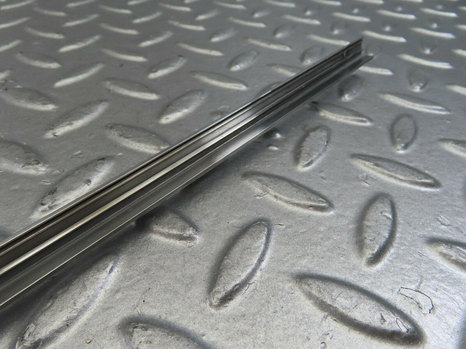 10819 Mercedes-Benz W123 230E Sunroof Chrome Trim