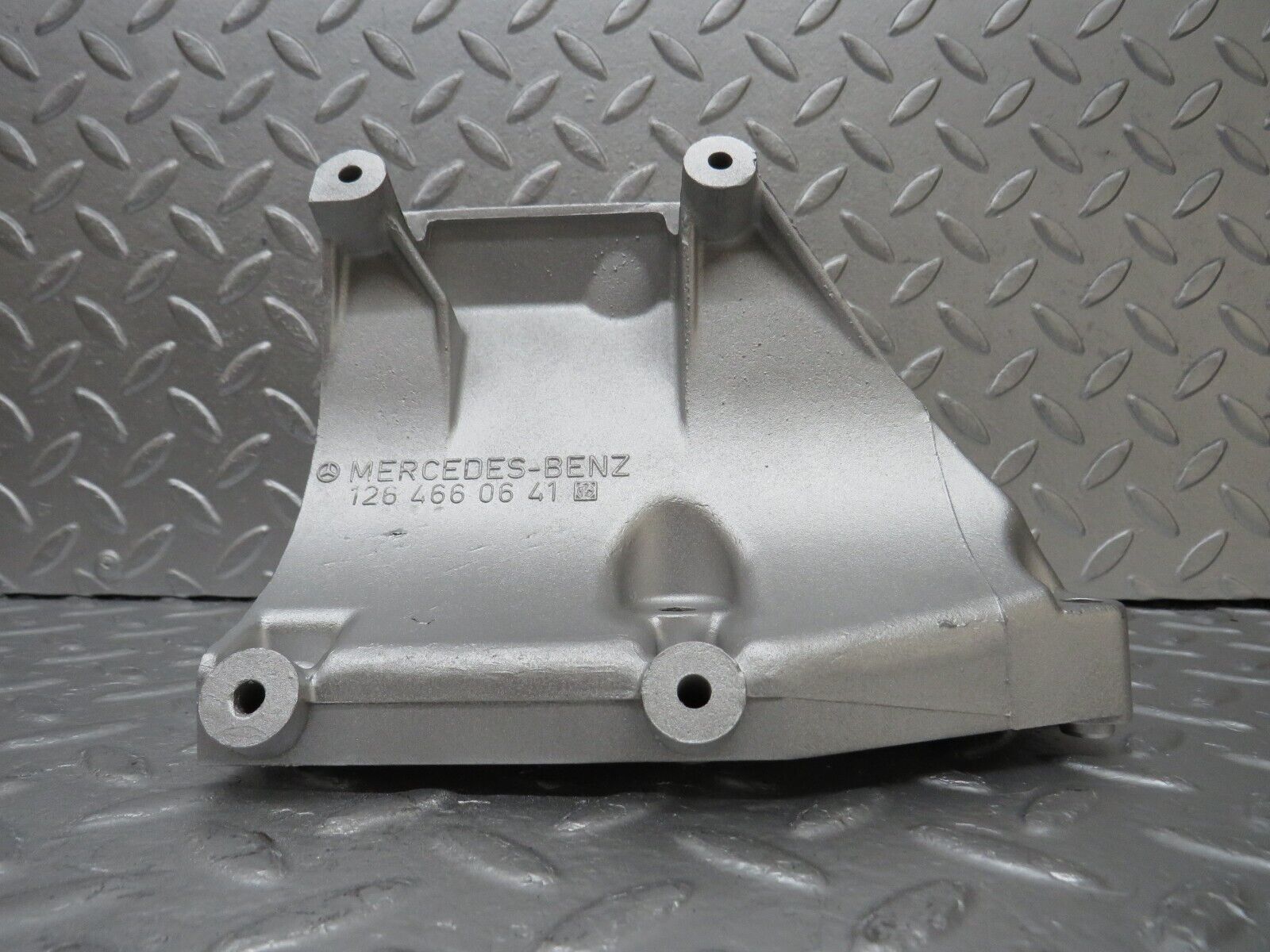 34687 Mercedes-Benz W124 260E Power Steering Pump Bracket 1264660641