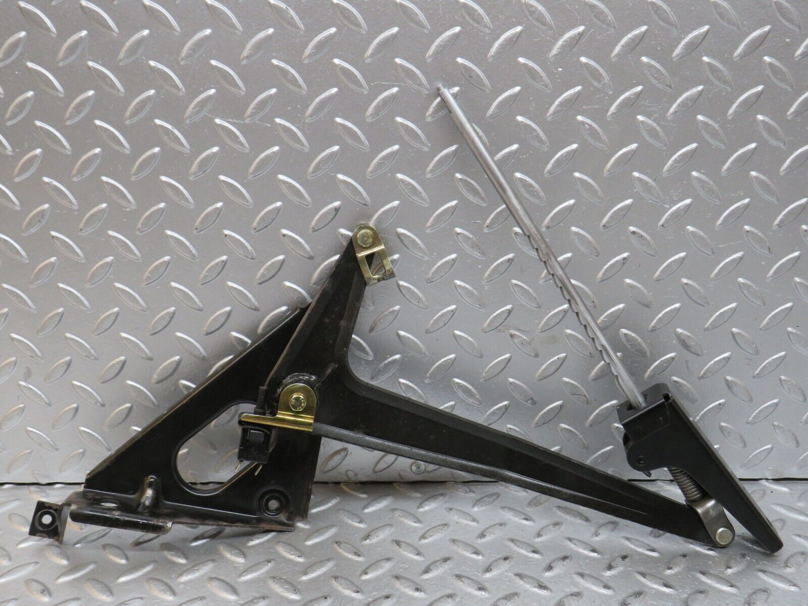 28390 Mercedes-Benz S123 240D Wagon Handbrake Regulator