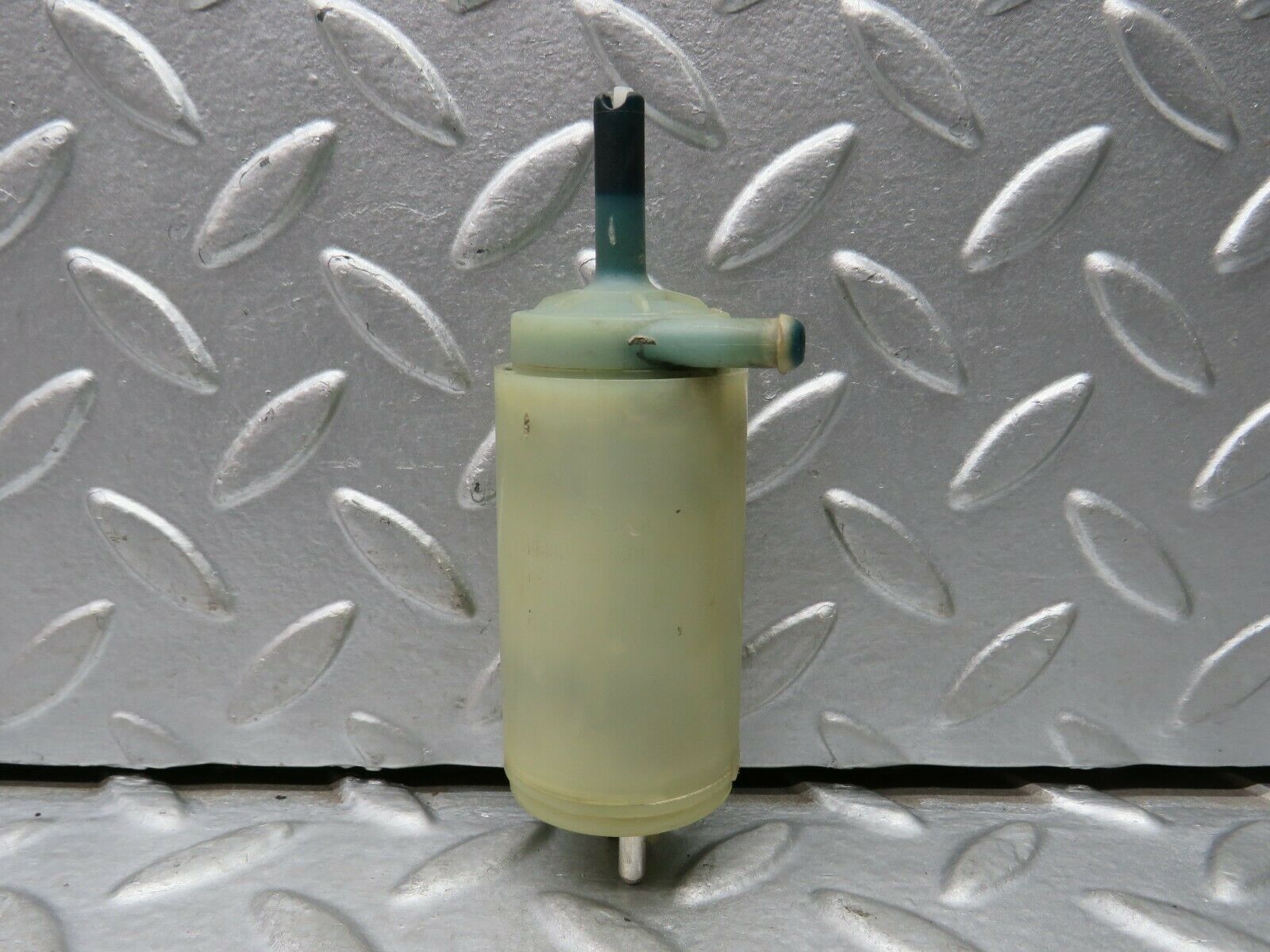 22141 Mercedes-Benz S123 280TE Wagon Windscreen Washer Pump