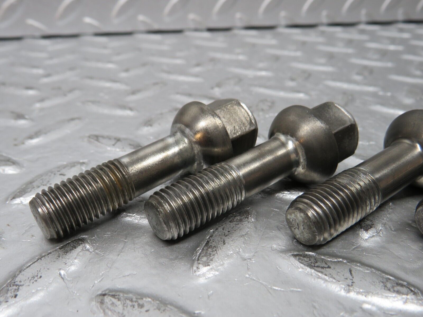 32638 Mercedes-Benz 5x Alloy Wheel Lug Bolt M12x1.5