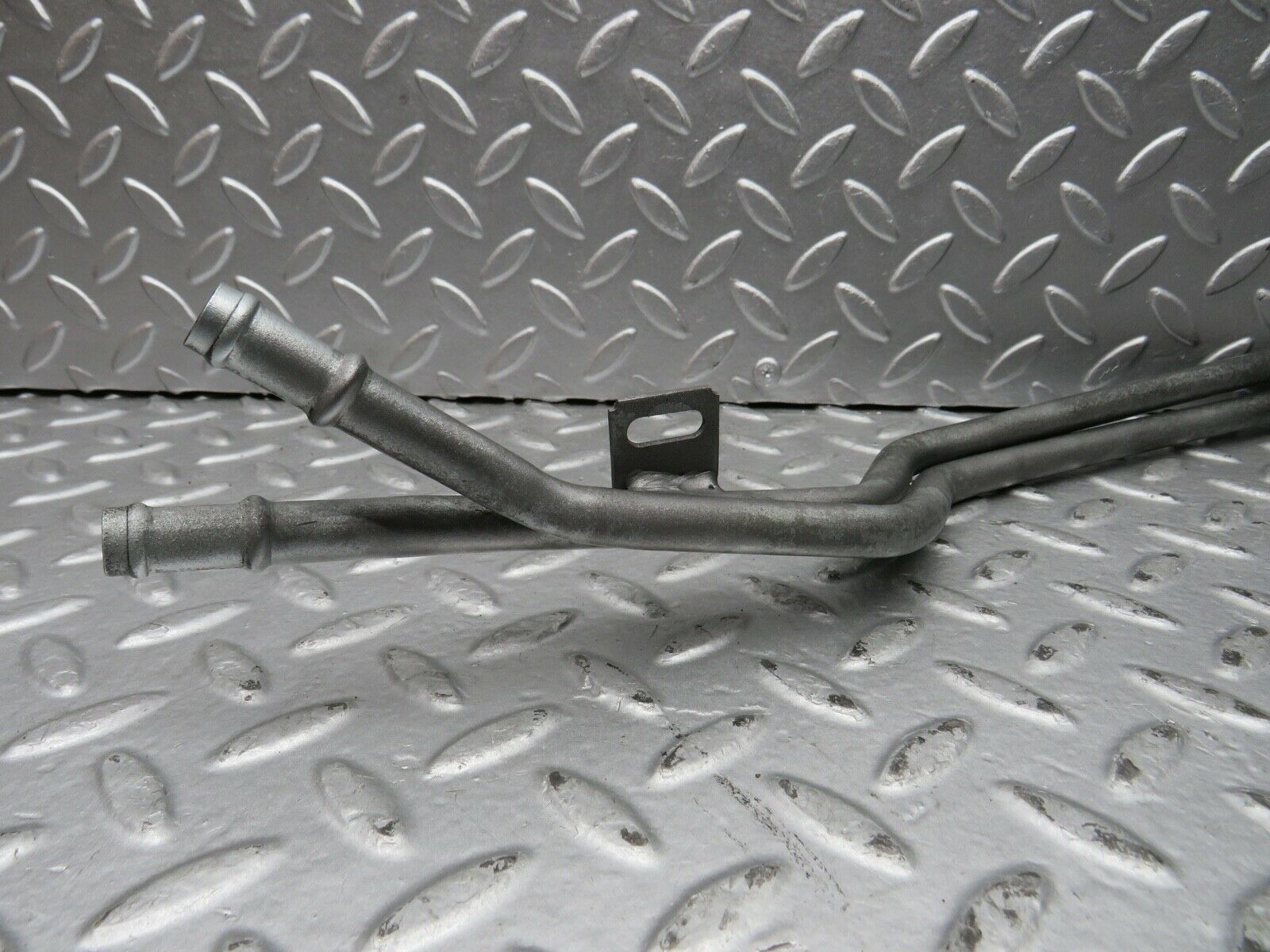 21797 Mercedes-Benz W126 300SE Oil Cooling Pipe