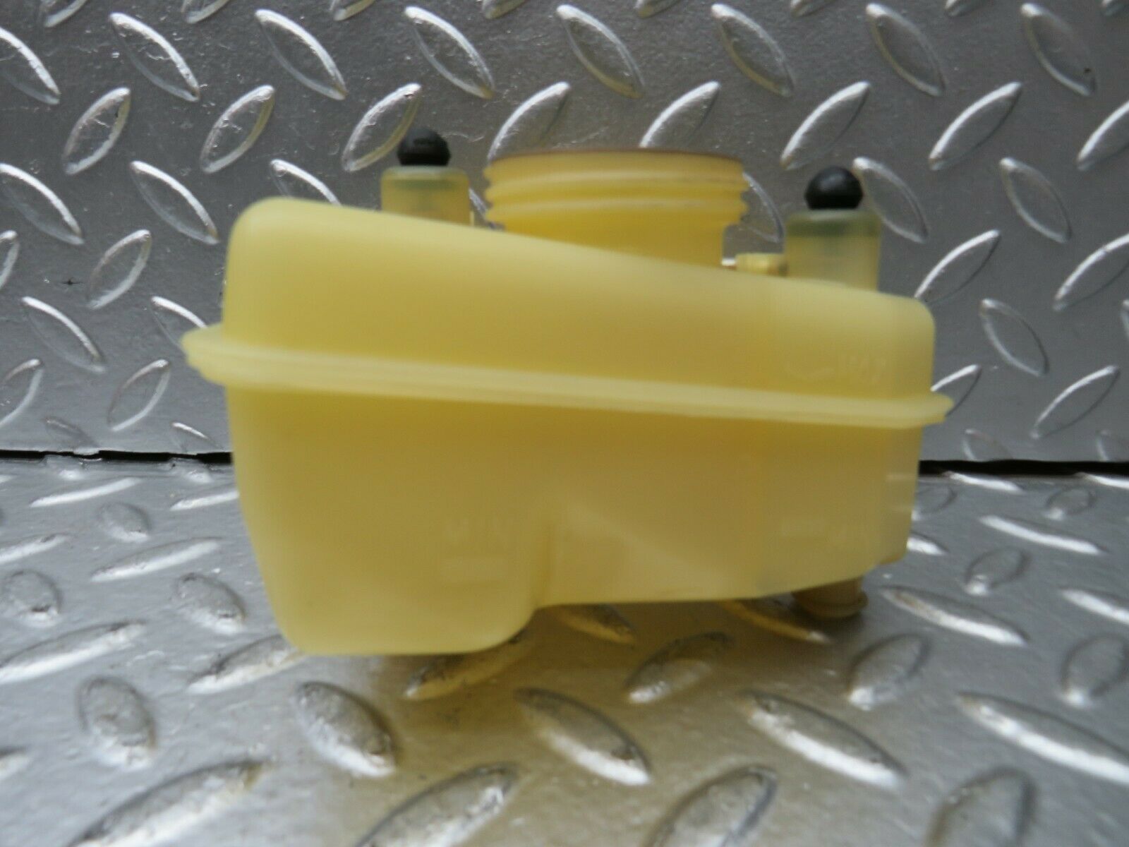 23064 Mercedes-Benz C123 230CE Coupe Brake Fluid Reservoir Tank Without Cap