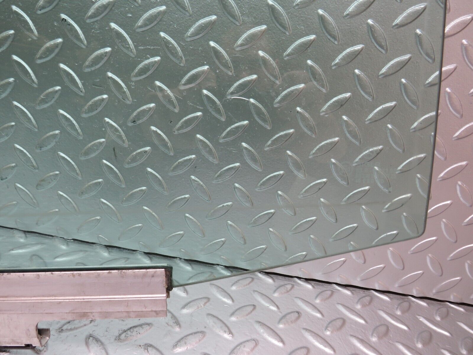 25643 Mercedes-Benz W124 280E Rear Left Door Window Glass