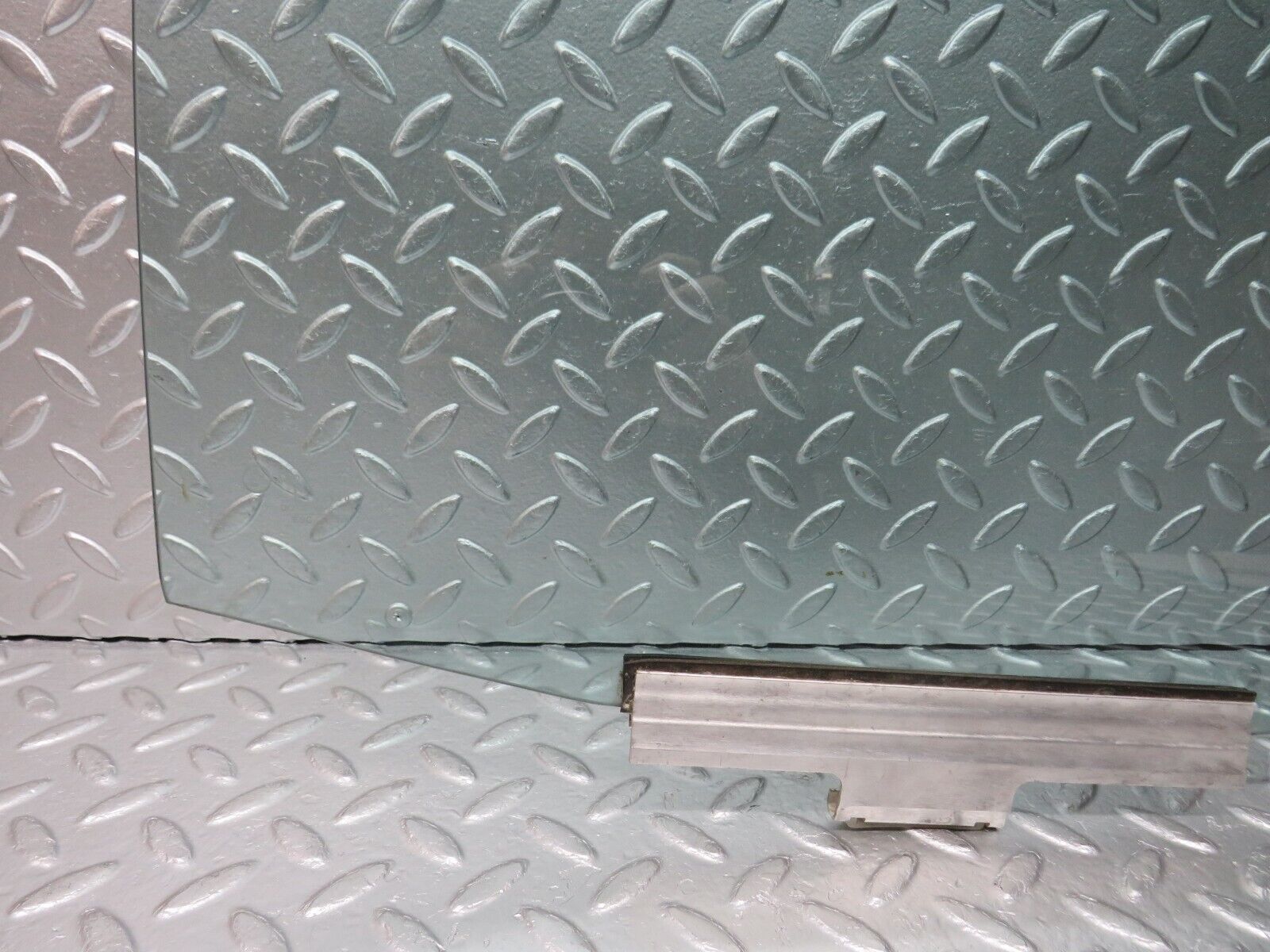 30928 Mercedes-Benz W201 190E 2.0L Rear Right Door Window Glass