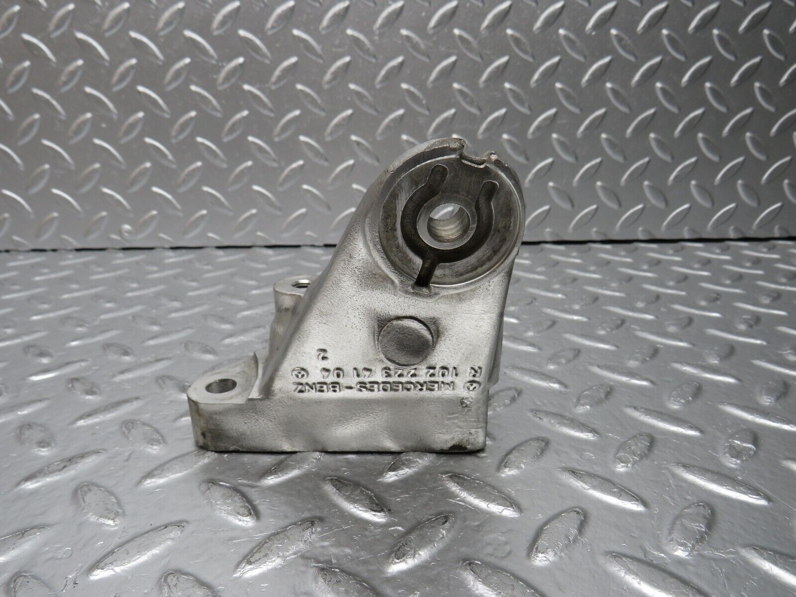 30732 Mercedes-Benz W201 190E 2.0L Engine Mount Bracket Left Side 1022234104