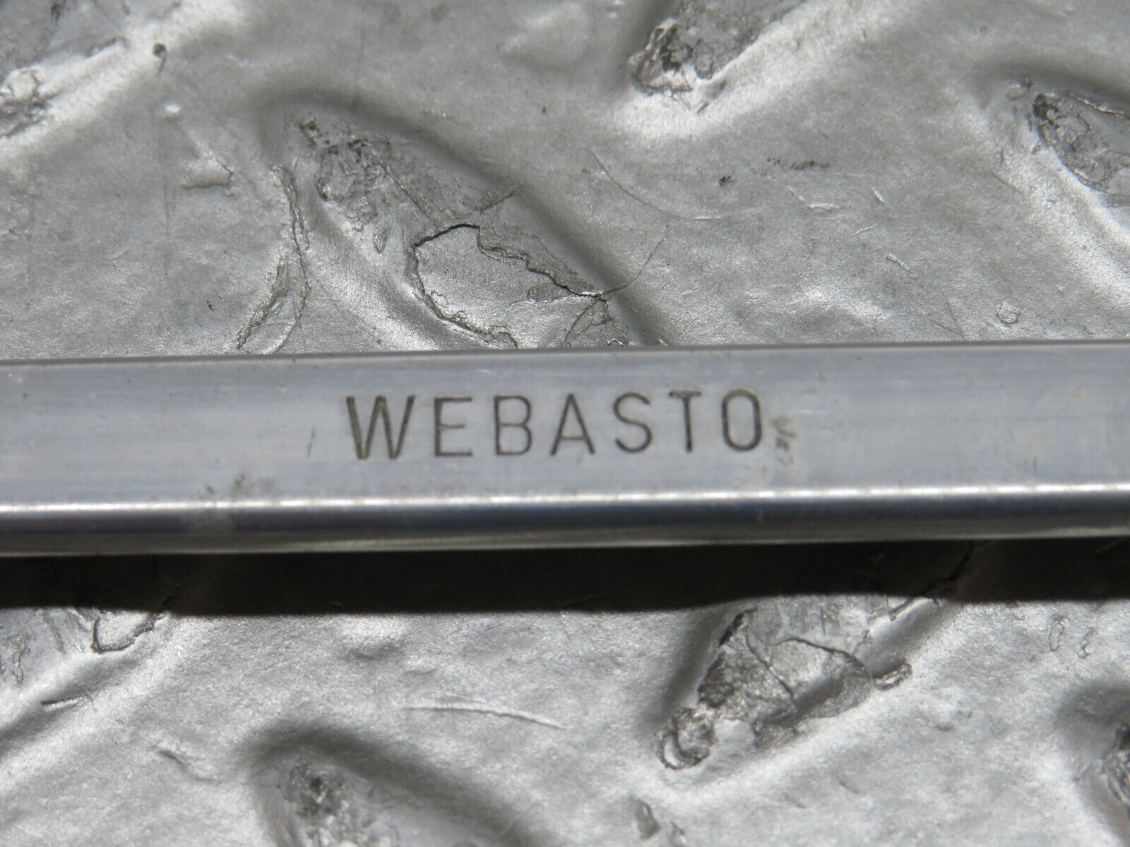 28470 Mercedes-Benz S123 240D Wagon Sunroof Chrome Trim