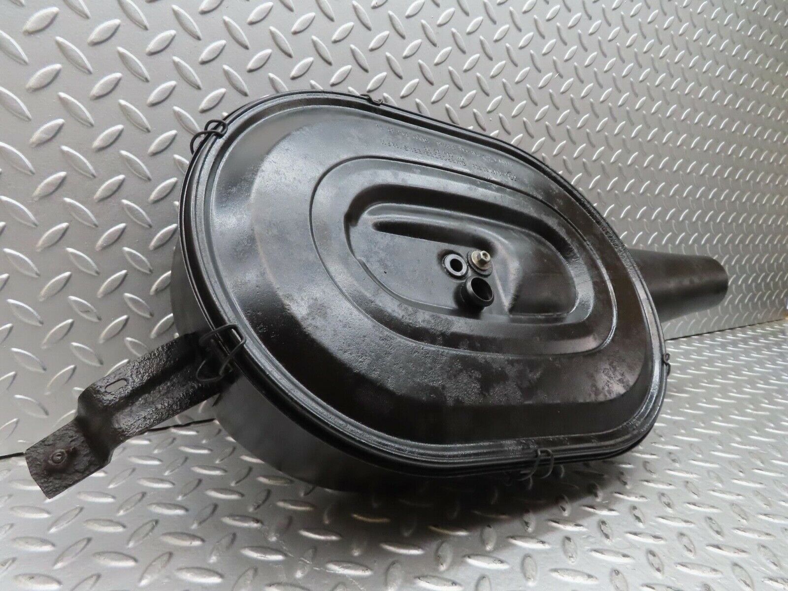 15893 Mercedes-Benz W123 280E Air Filter Box Housing 0110949702