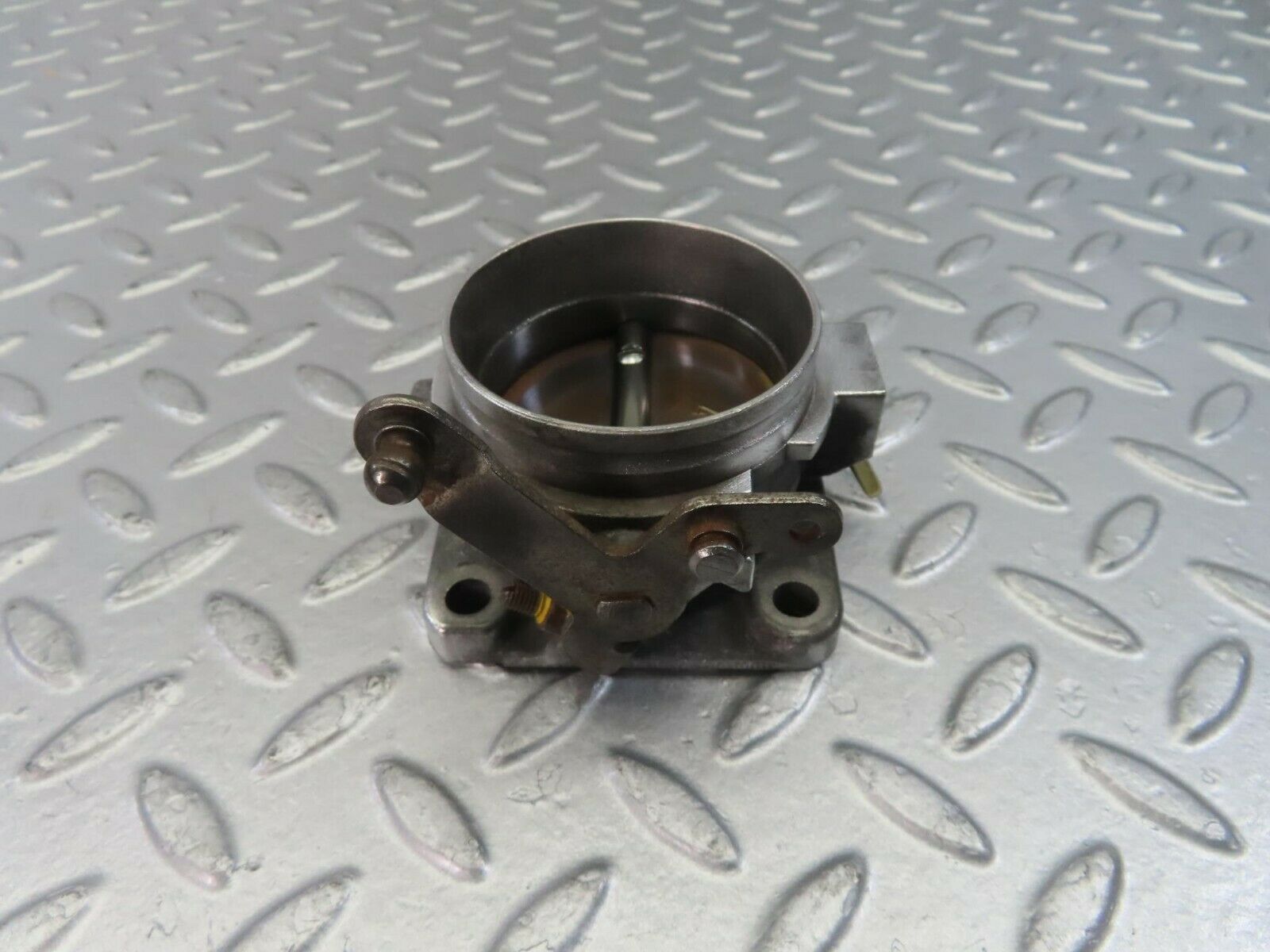 10796 Mercedes-Benz W123 230E Throttle Body