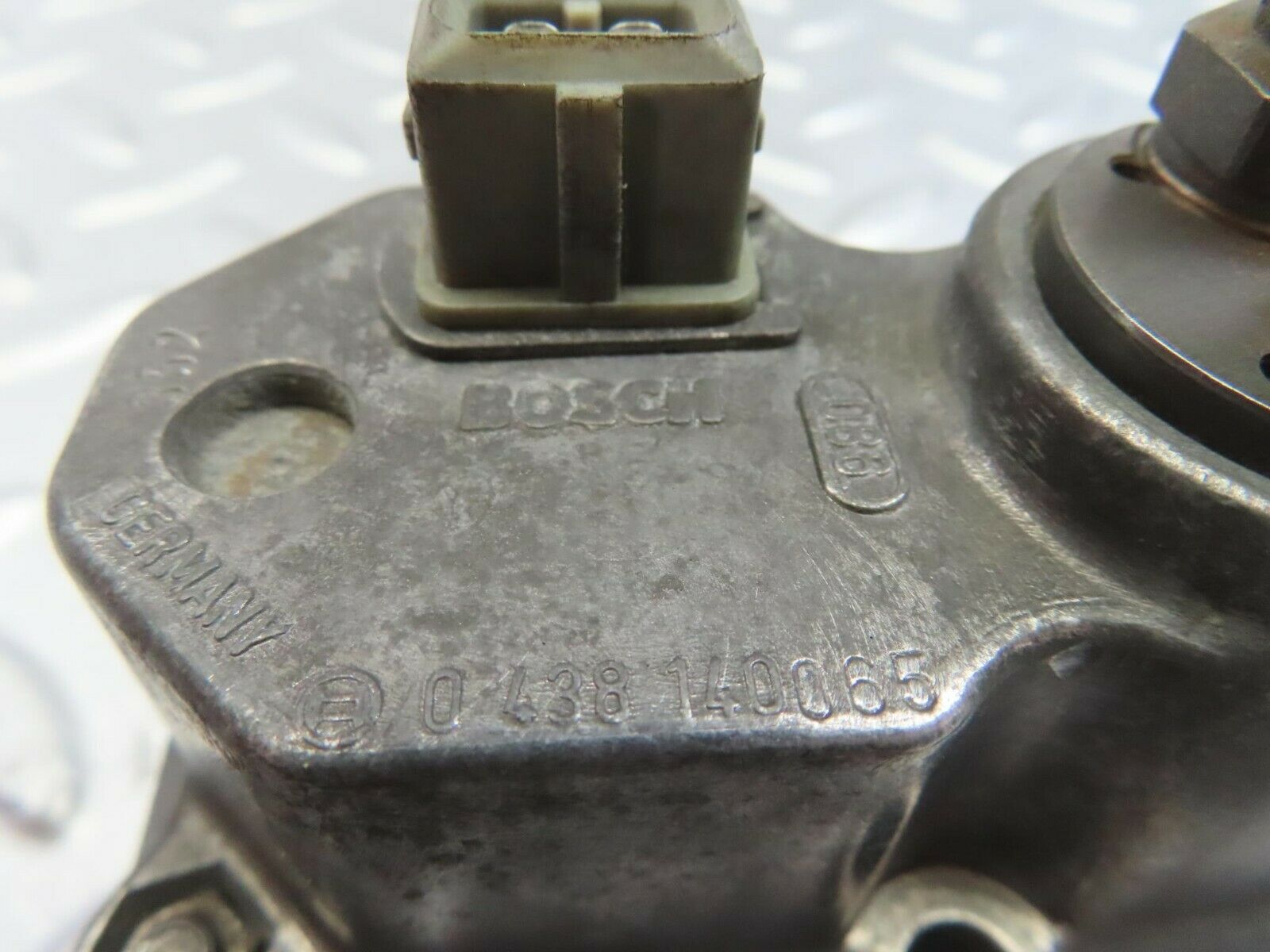 10790 Mercedes-Benz W123 230E Warm Up Regulator 0438140065