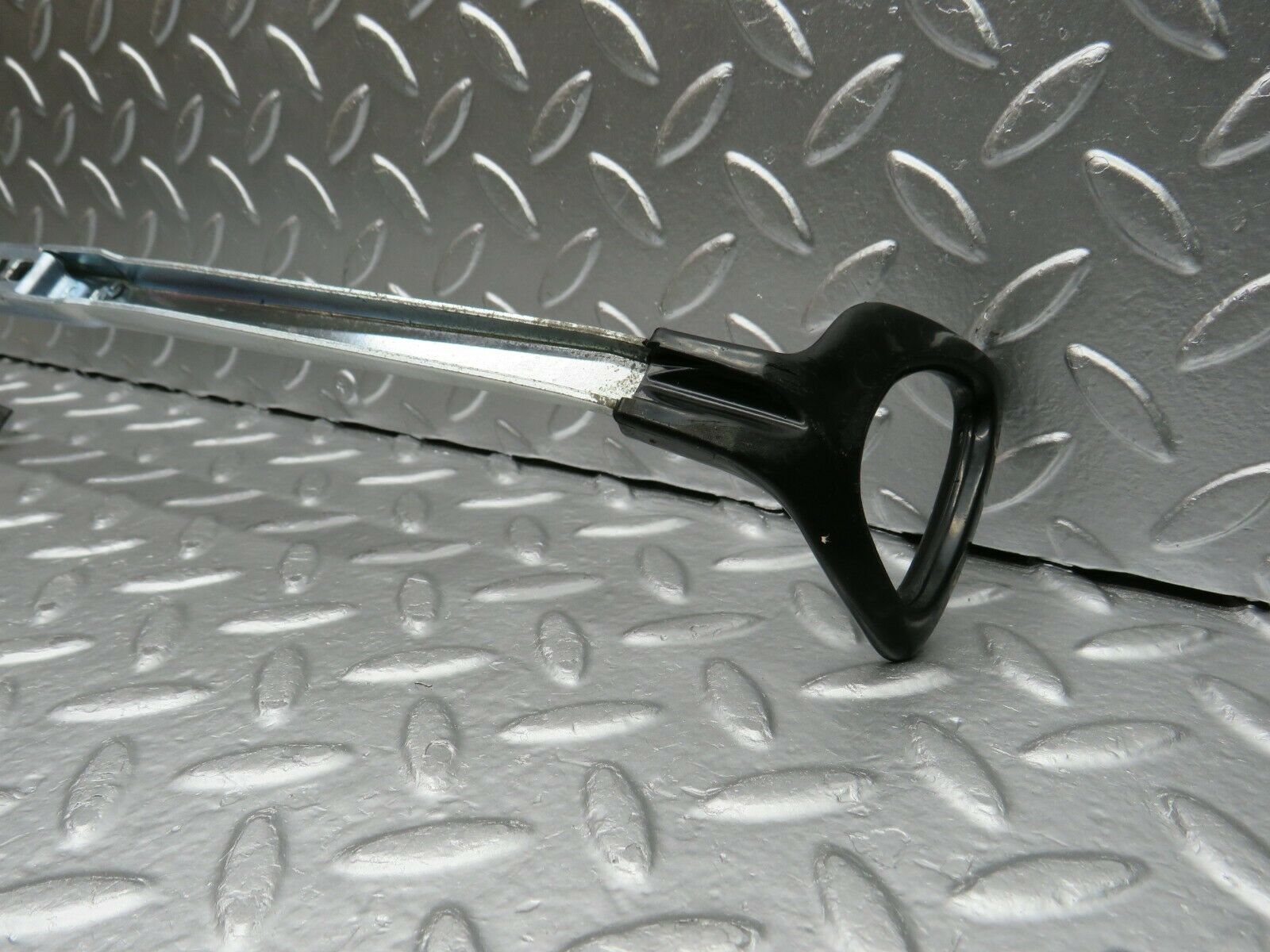 22304 Mercedes-Benz S123 280TE Wagon Front Right Adjusting Handle