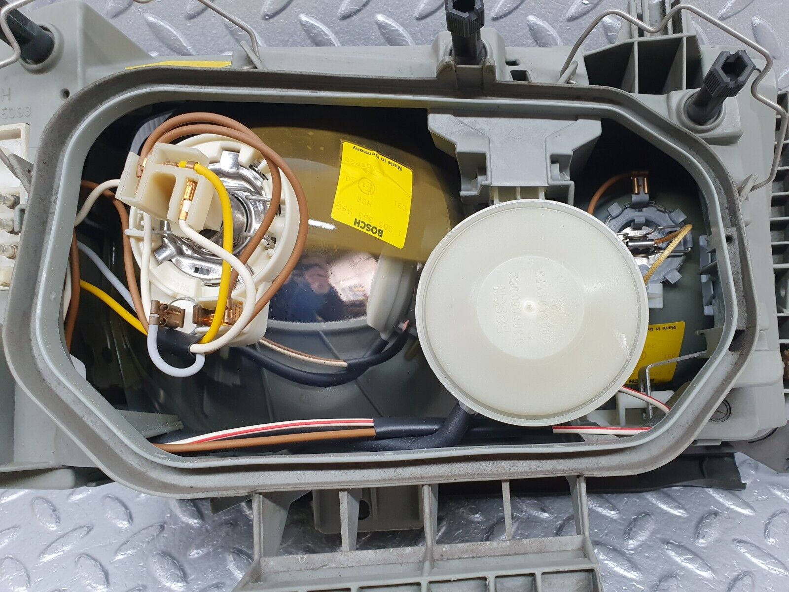 41433 Mercedes-Benz W124 200E Headlight Left Side Bosch 1305621038 1305235093