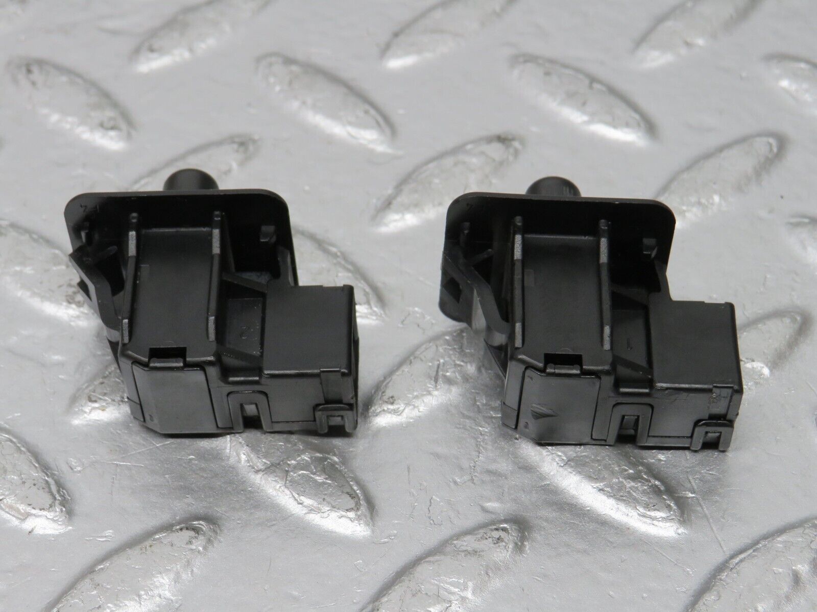 33459 Mercedes-Benz W202 C180 Door Contact Switch 2x 2028202110