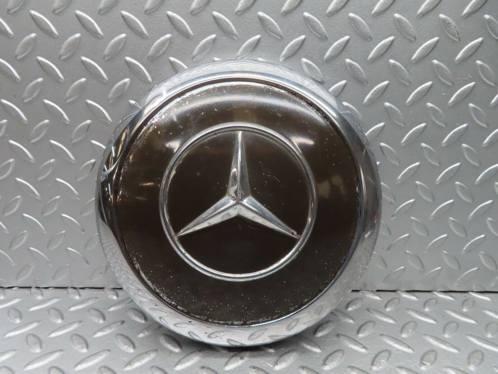 14526 Mercedes-Benz W113 Pagoda Chrome Wheel Hub Cap