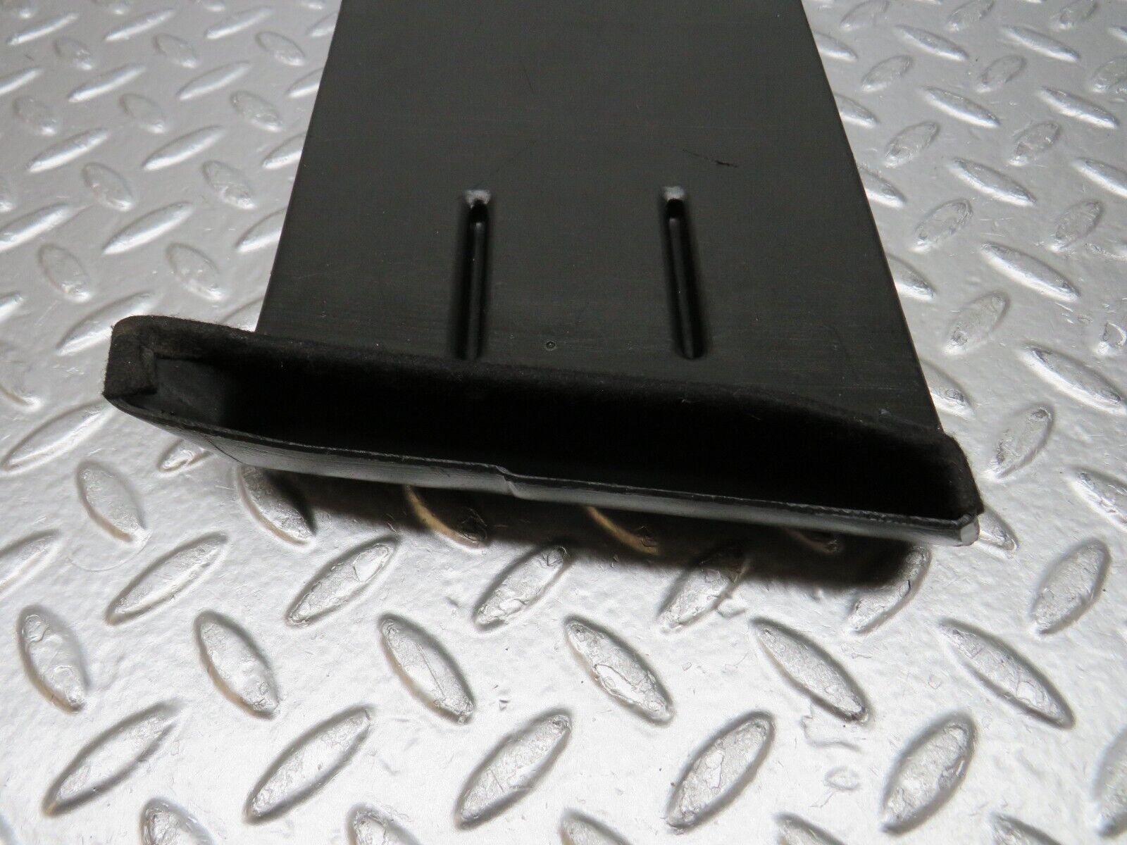 0235 Mercedes-Benz W116 350SE Ventillation Duct Right Side 1168311046