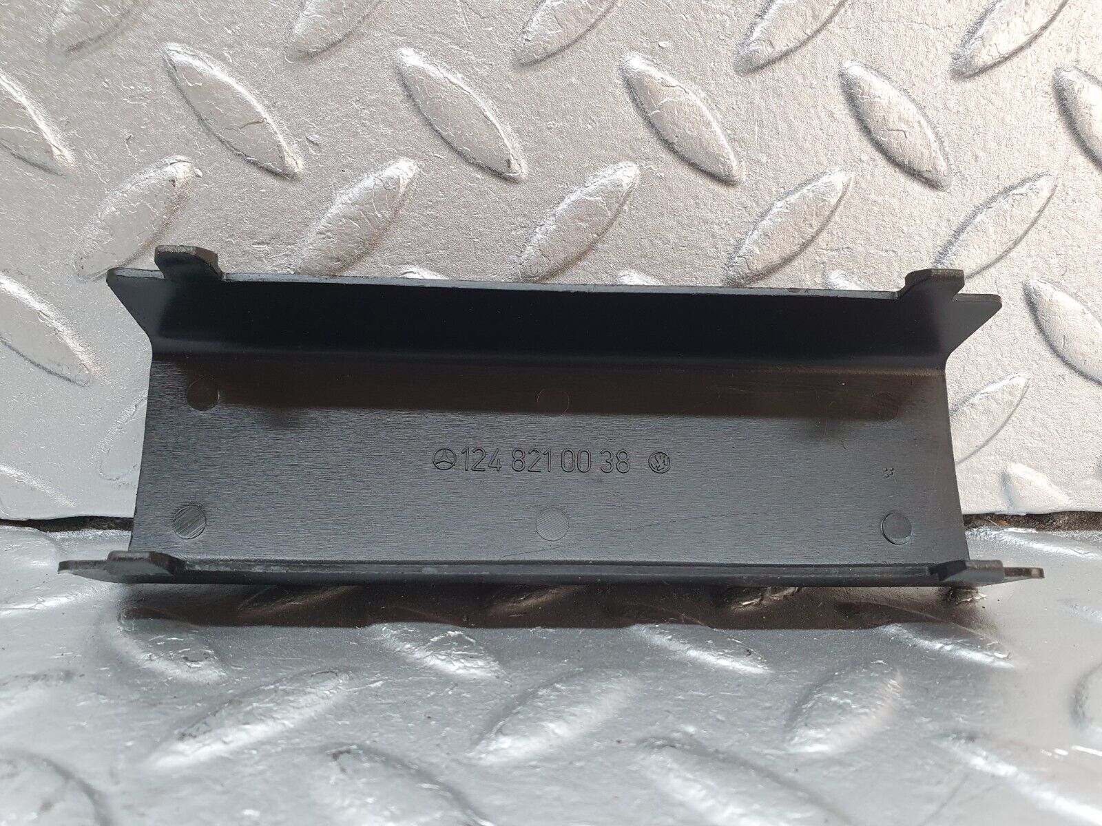 41554 Mercedes-Benz W124 200E Dash Harness Connector Cover 1248210038