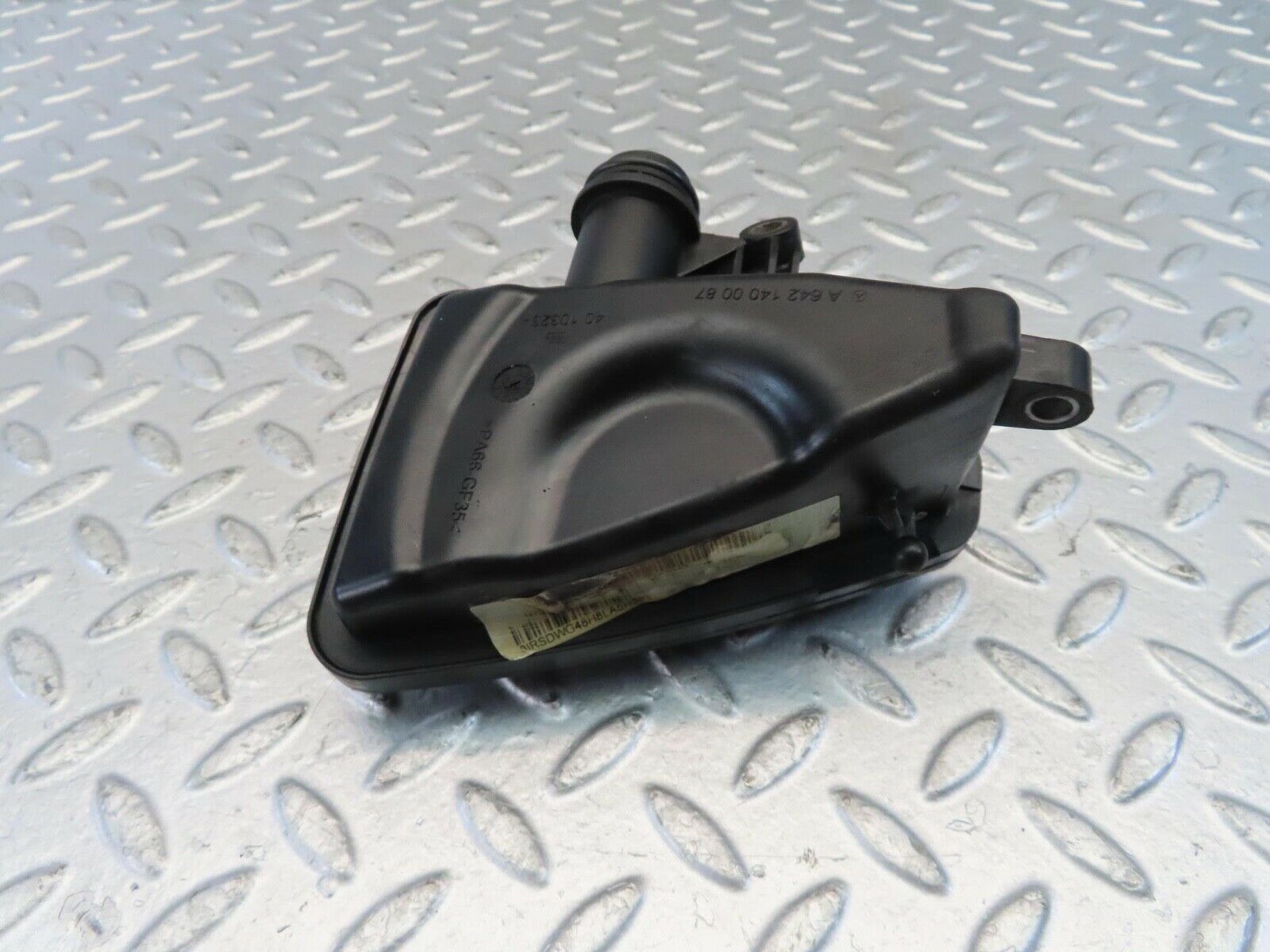 11221 Mercedes-Benz W221 S320 Air Intake Resonator Box 6421400087