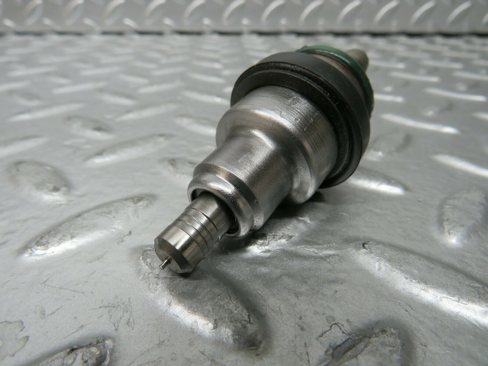 23667 Mercedes-Benz W114 280E Fuel Injector Bosch 0280150014
