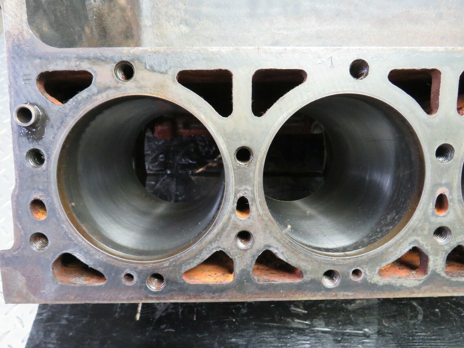 21954 Mercedes-Benz R107 450SL Engine Block M117.982 1170110401