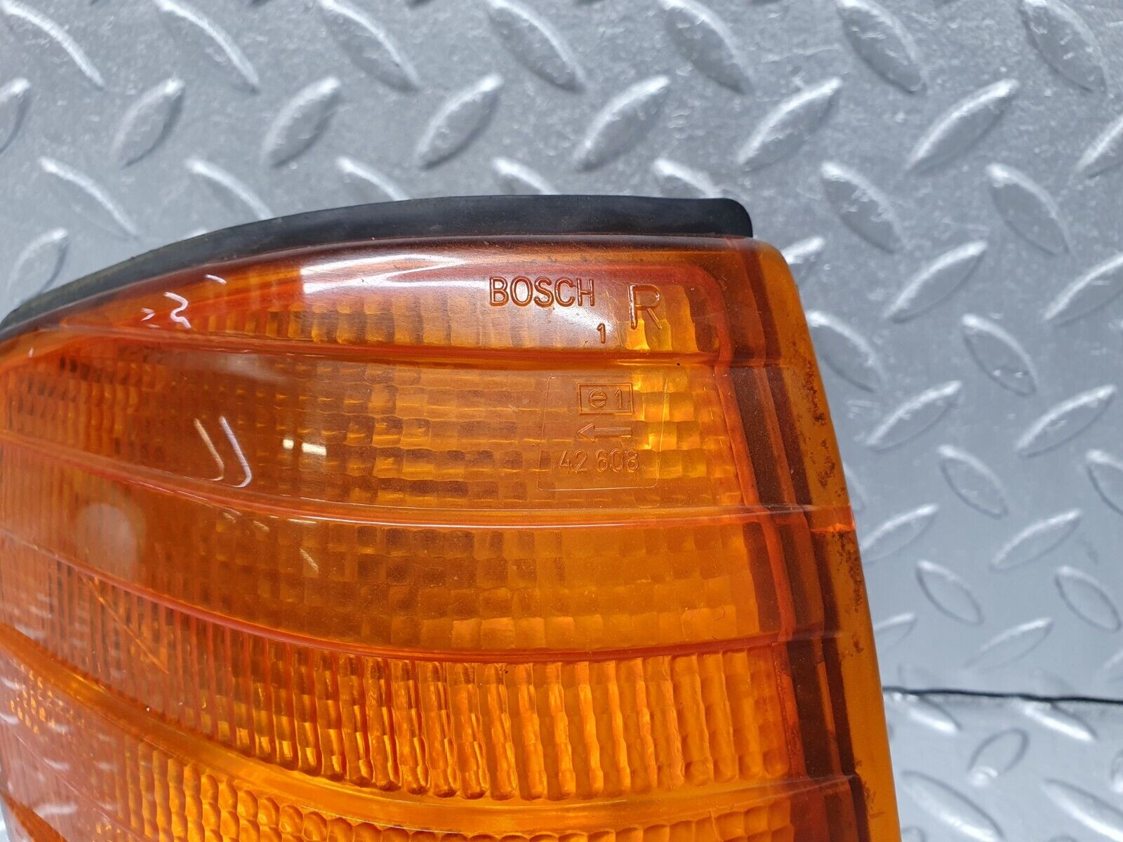 40953 Mercedes-Benz W126 300SE Indicator Light Front Right Bosch 1305233062