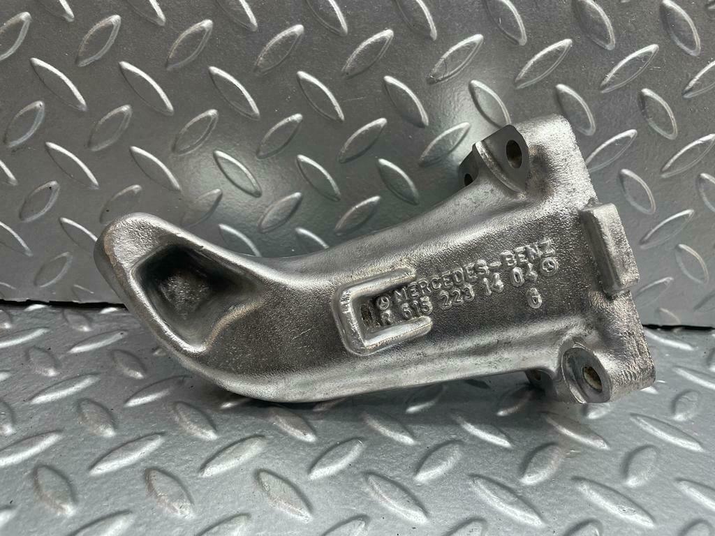 0207 Mercedes-Benz W116 350SE Engine Mount Bracket Right Side 6152231404