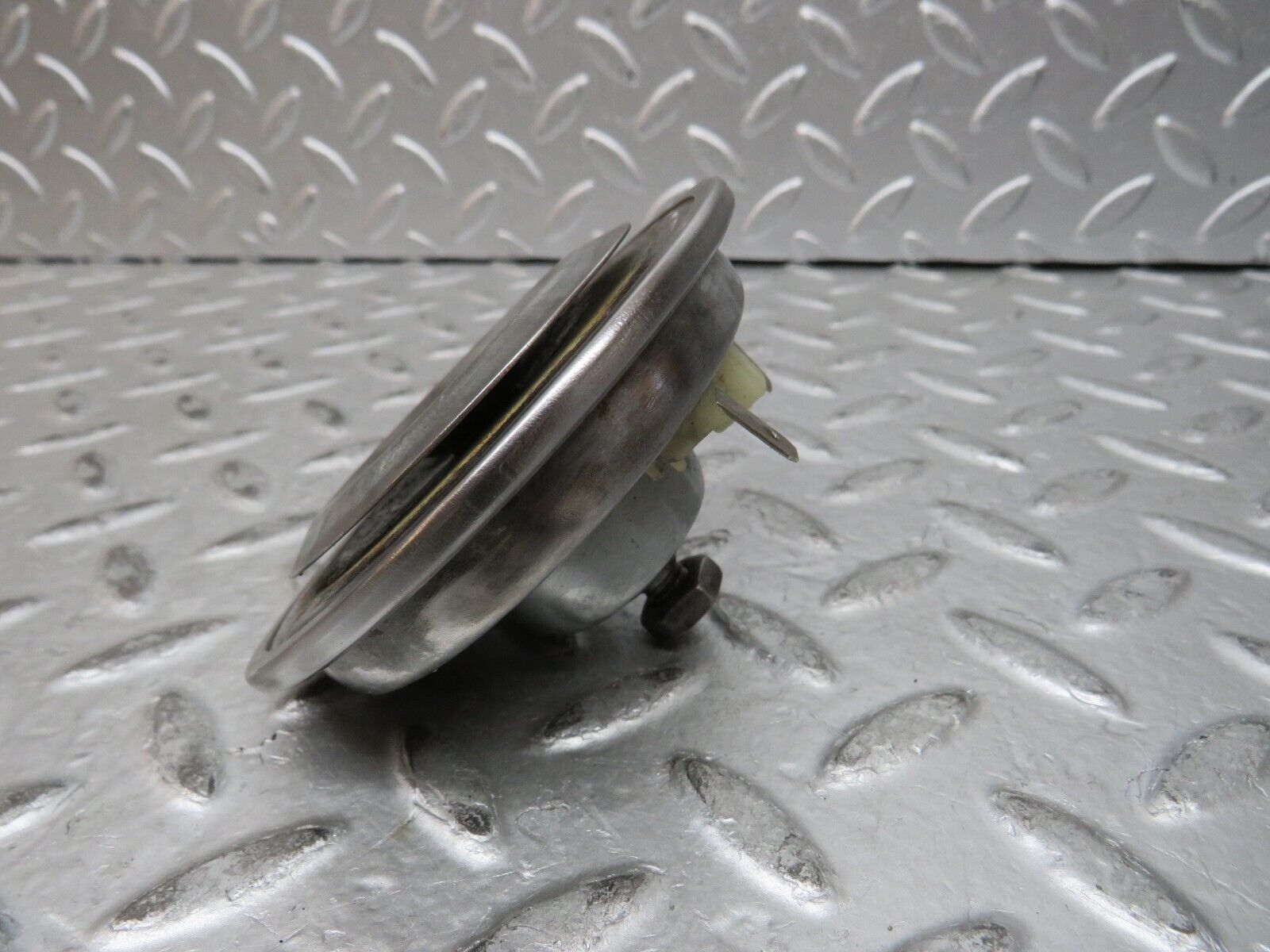 28838 Mercedes-Benz W123 230E Horn 021113