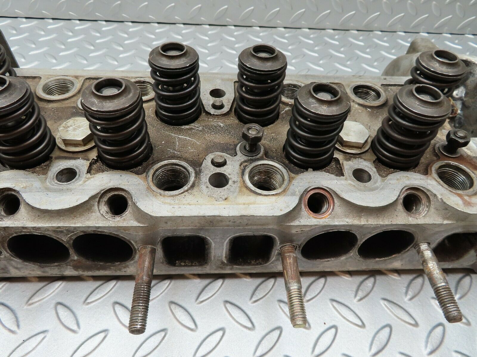 3676 Mercedes-Benz W108 280SE Cylinder Head 1300160001