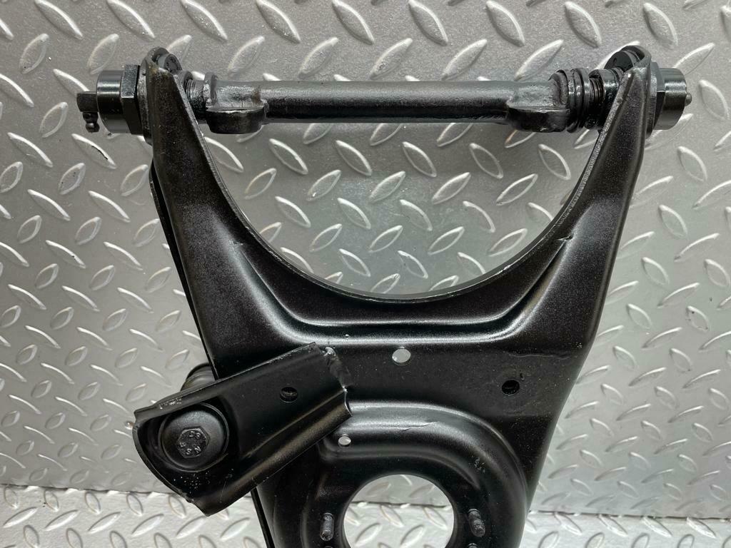 0125 Mercedes-Benz W120 PONTON Front Right Lower Control Arm