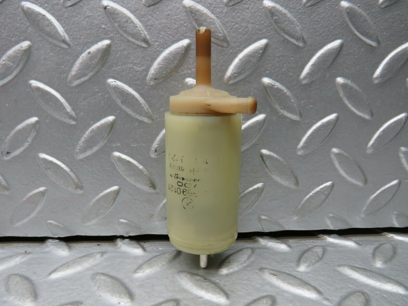 22142 Mercedes-Benz S123 280TE Wagon Windscreen Washer Pump
