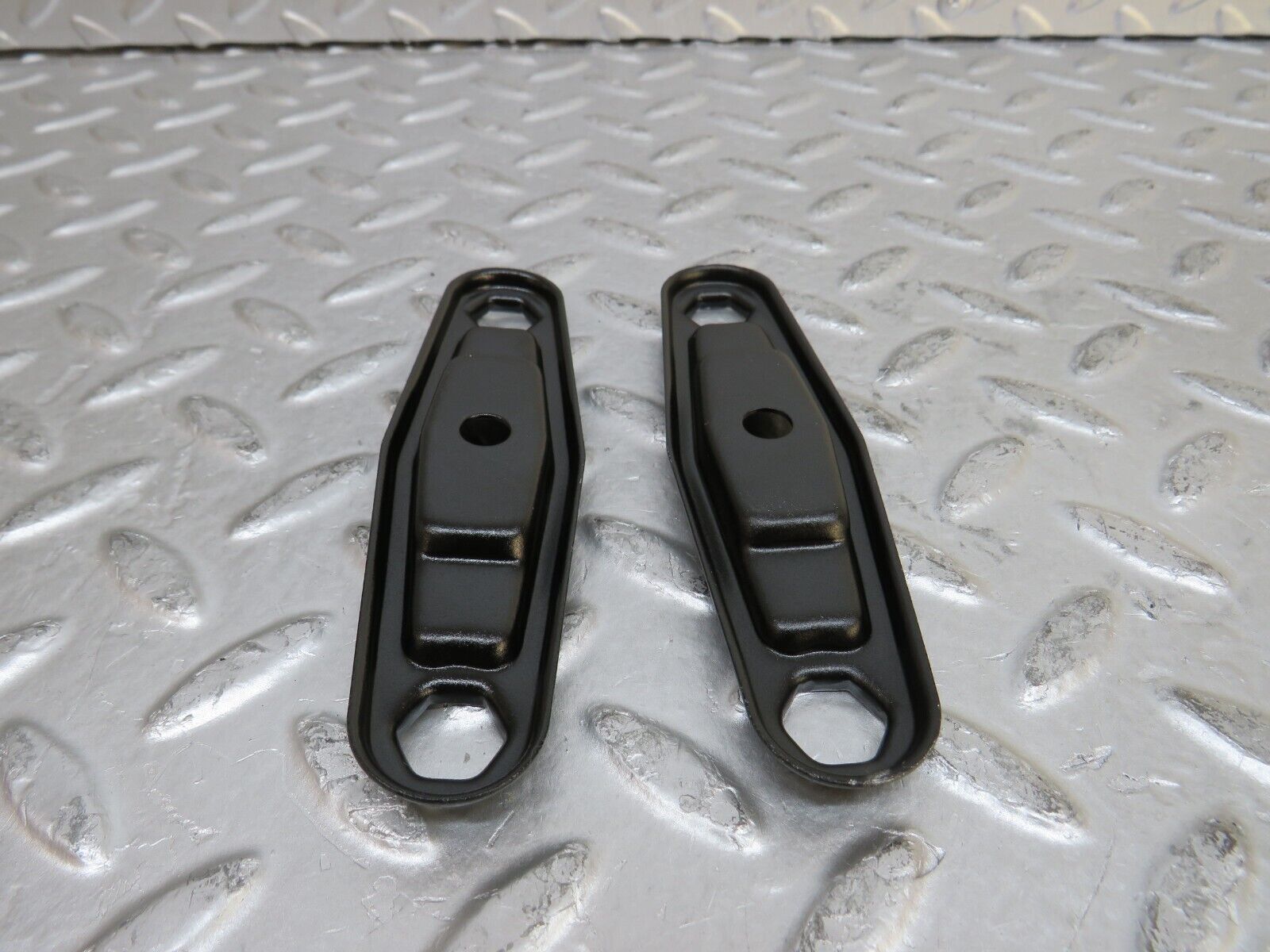 29443 Mercedes-Benz W124 230E Fuel Injector Bracket