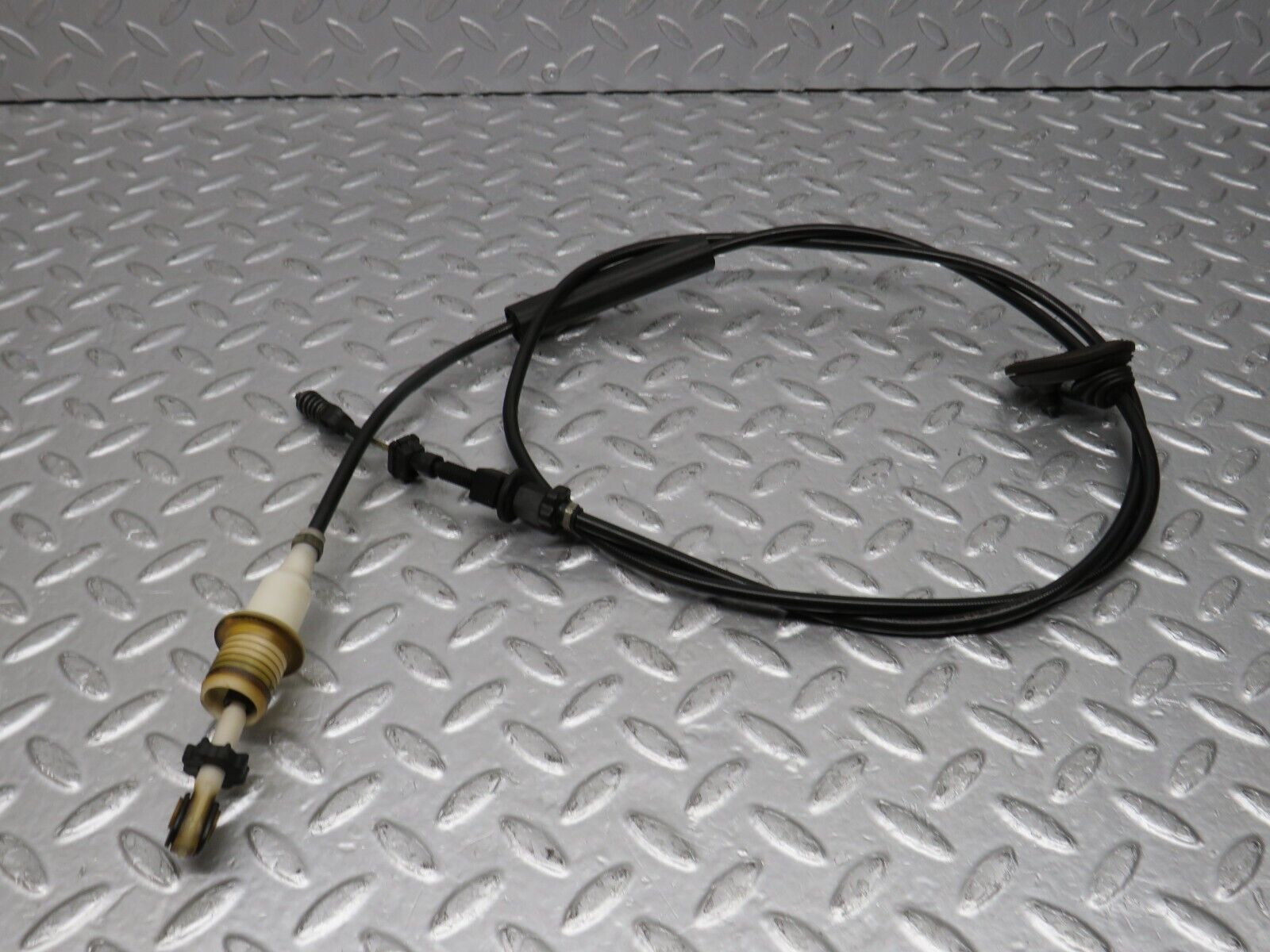 39669 Mercedes-Benz R129 320SL Coupe Accelerator Cable 1243010197