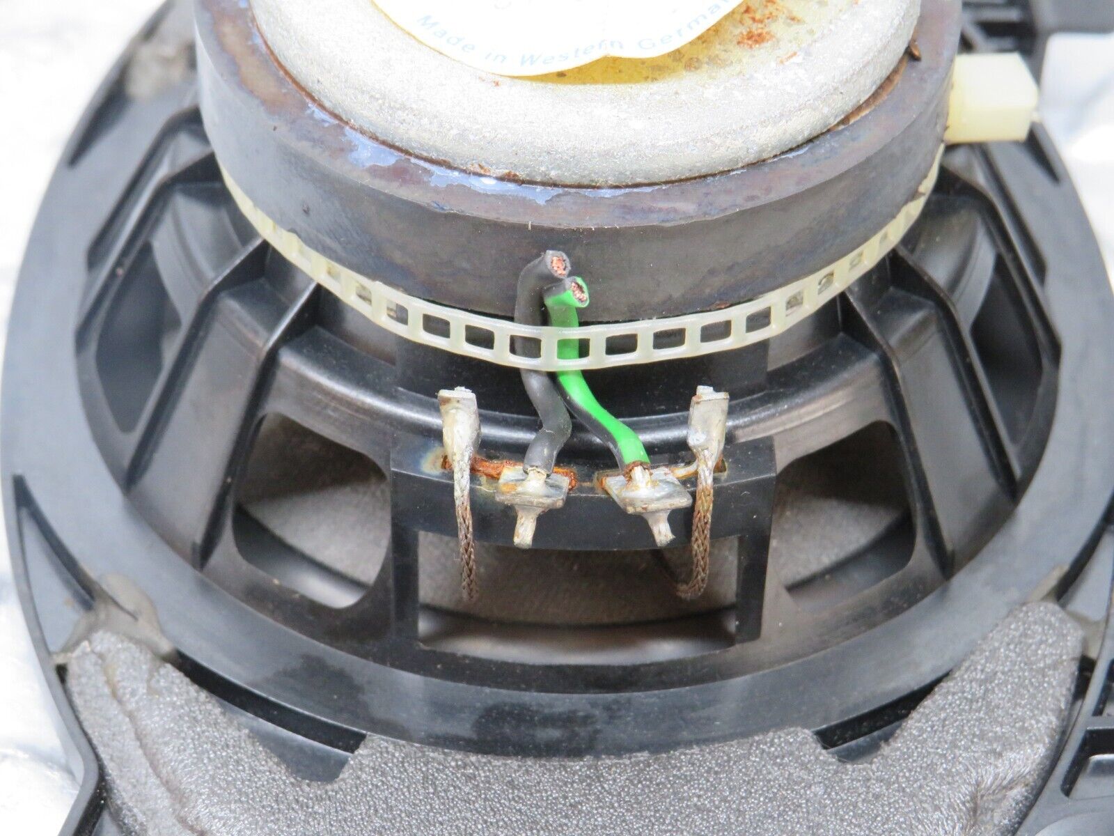36137 Mercedes-Benz W126 420SE Front Speaker 0008205102