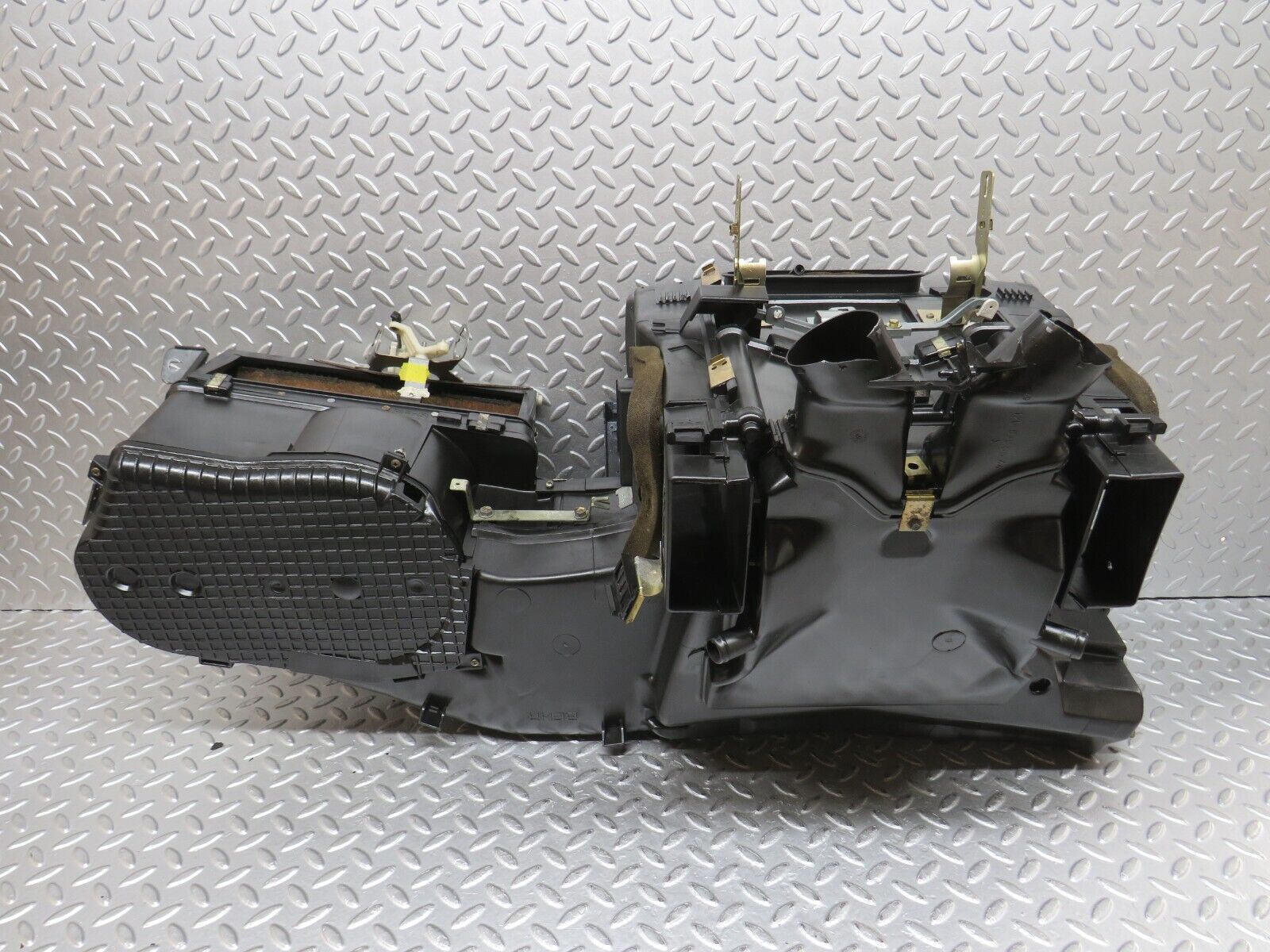 36315 Mercedes-Benz W126 420SE Heater Box Blower Housing Behr