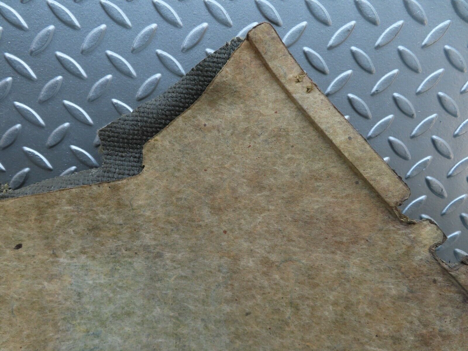 21171 Mercedes-Benz W123 230E Centre Console Carpet Beige Right Side