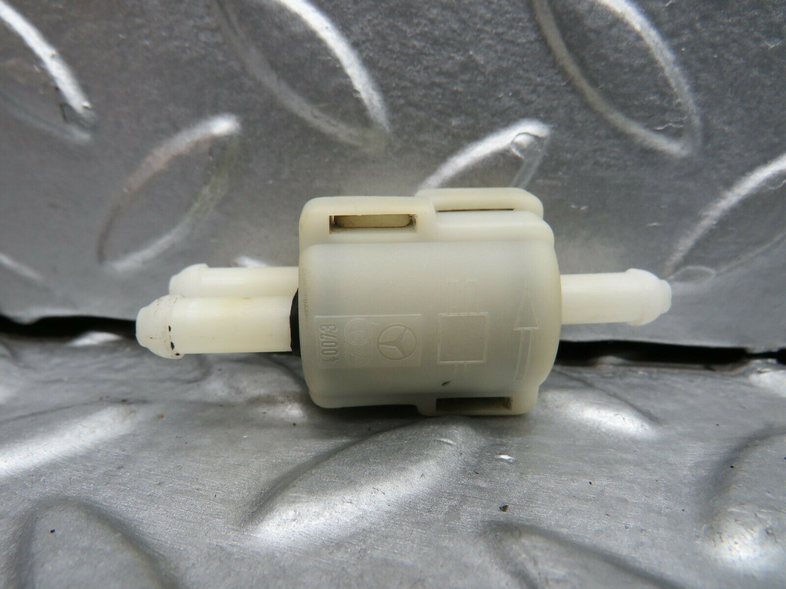 22297 Mercedes-Benz S123 280TE Wagon Windscreen Washer Fluid Distributor