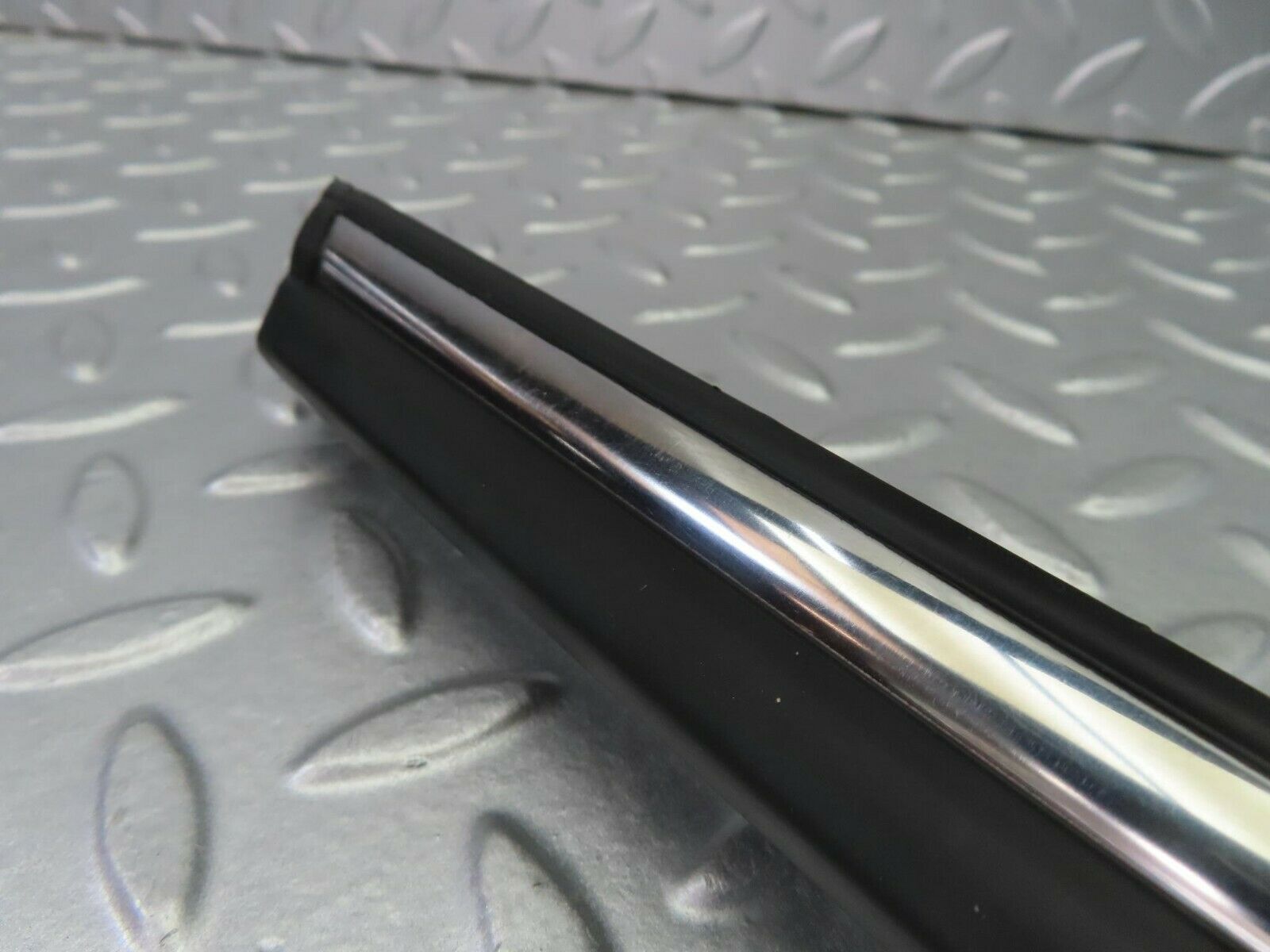 10294 Mercedes-Benz W116 Rear Left Door Centre Moulding Trim