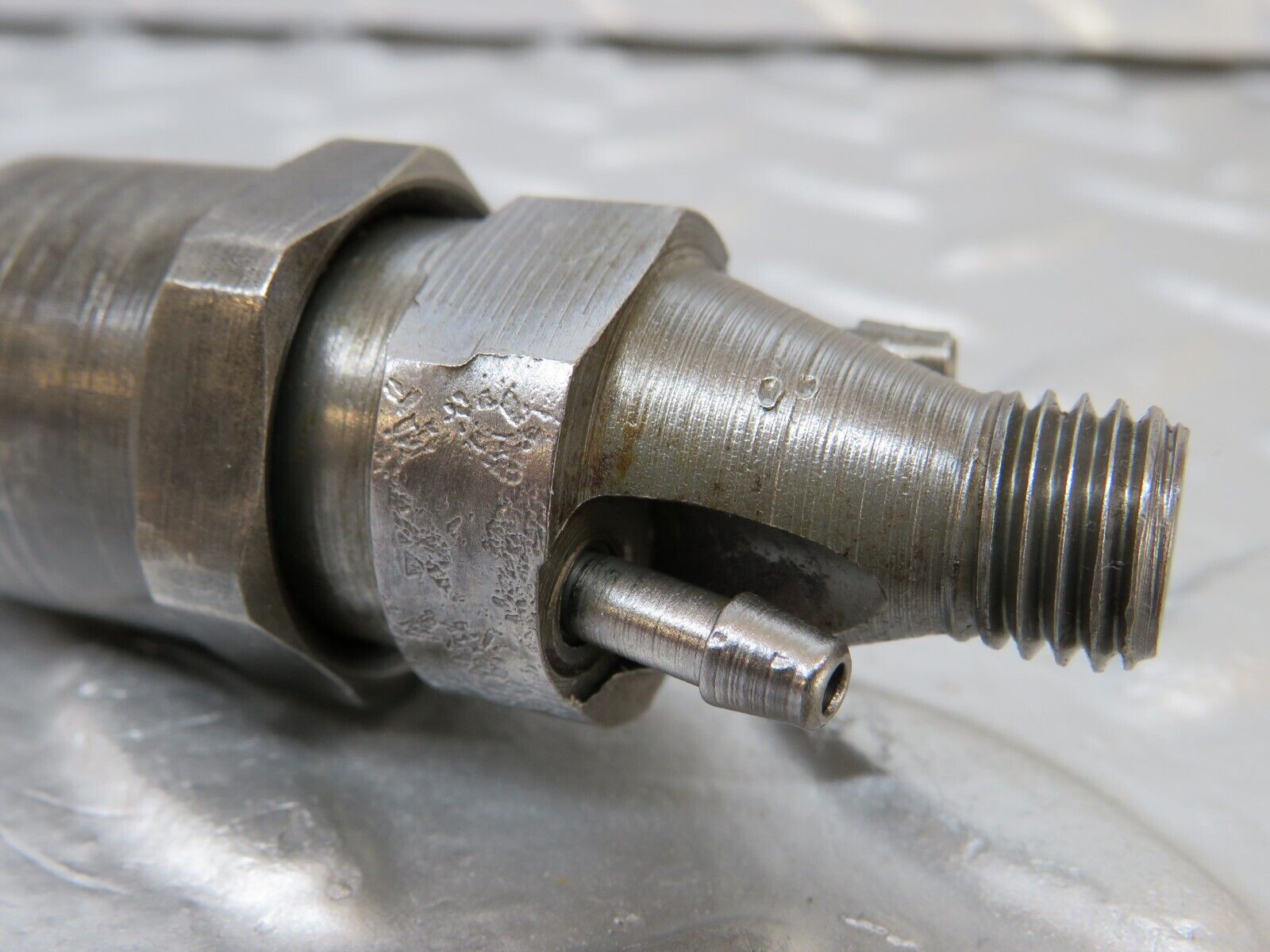 25528 Mercedes-Benz W123 200 Fuel Injector Bosch KCA27S55067
