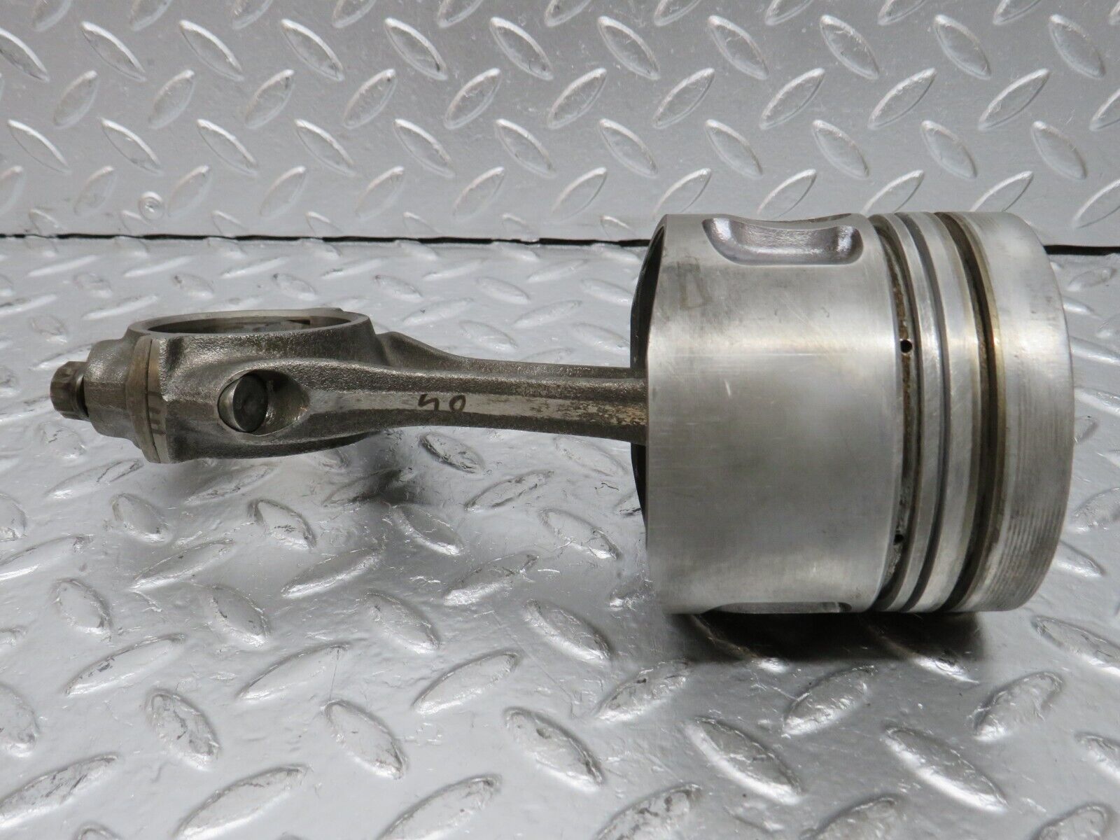 32935 Mercedes-Benz W123 300D Piston With Connecting Rod 90.885 mm 61502