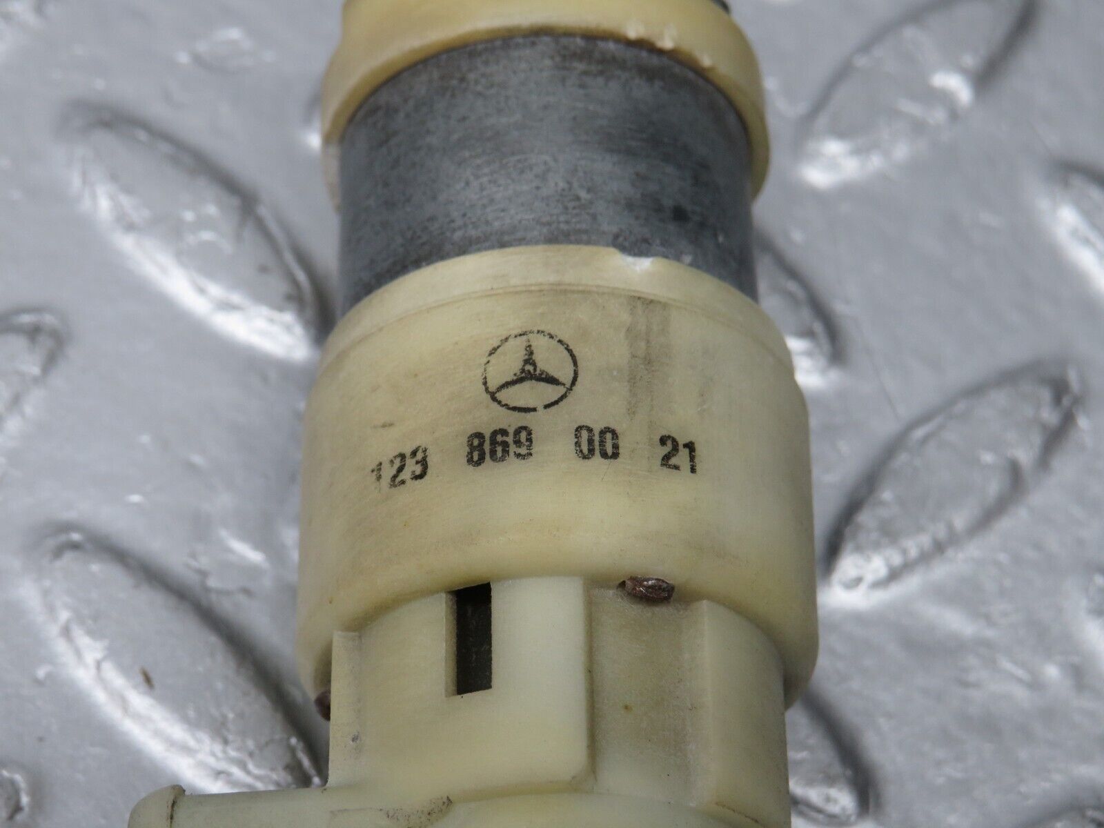 39117 Mercedes-Benz R107 500SL Windscreen Washer Pump 1238690021