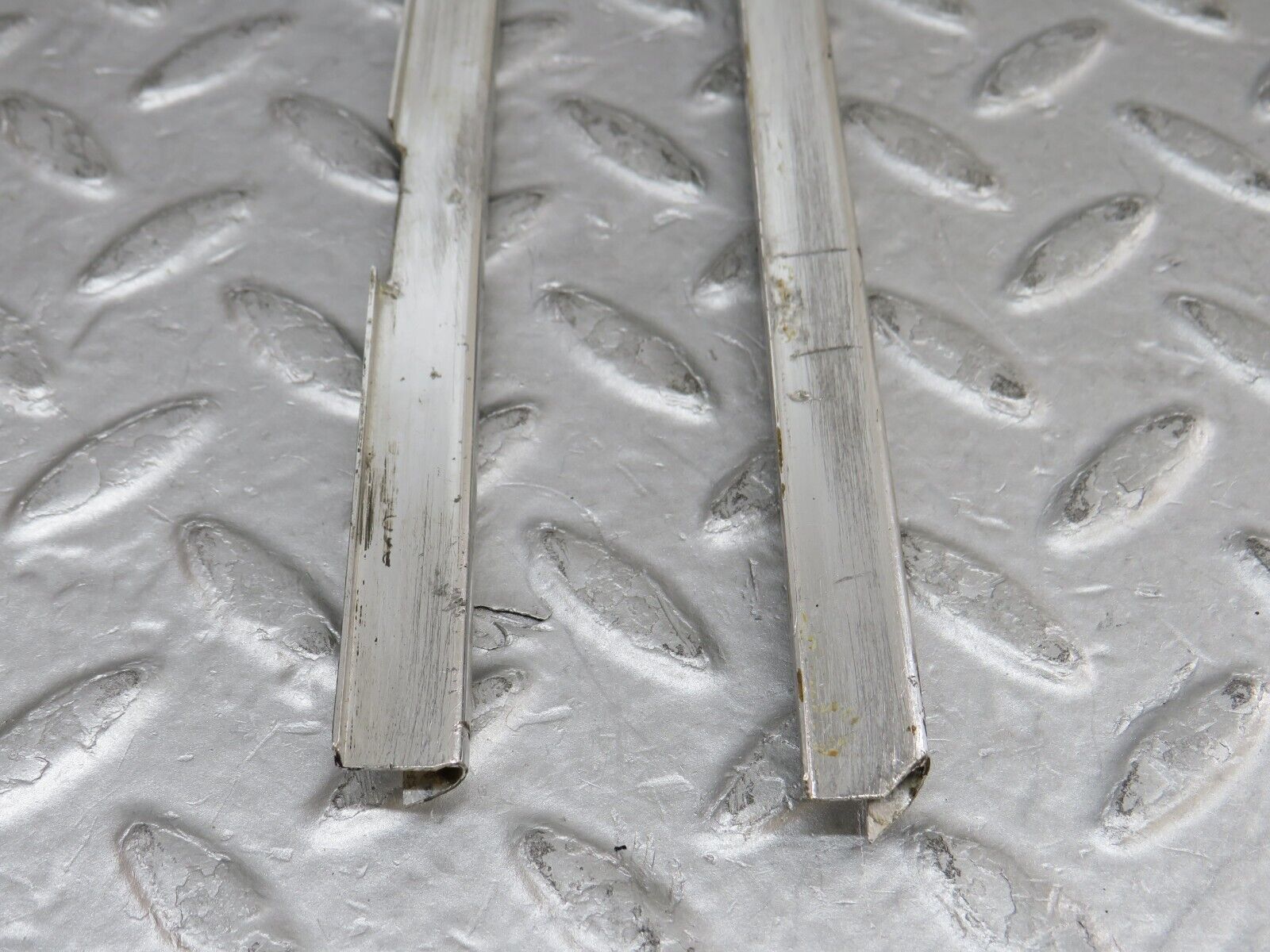 35867 Mercedes-Benz W108 Front Left Door Chrome Trim Pair